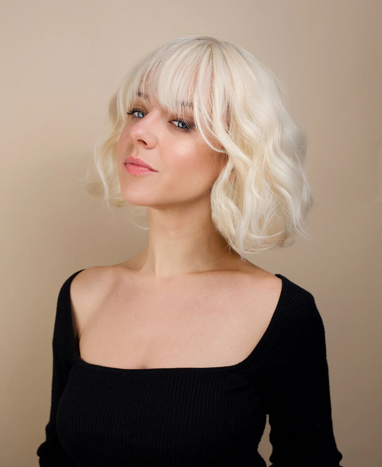 vegan fiber wig - 10" white blonde with fringe. - Image 5