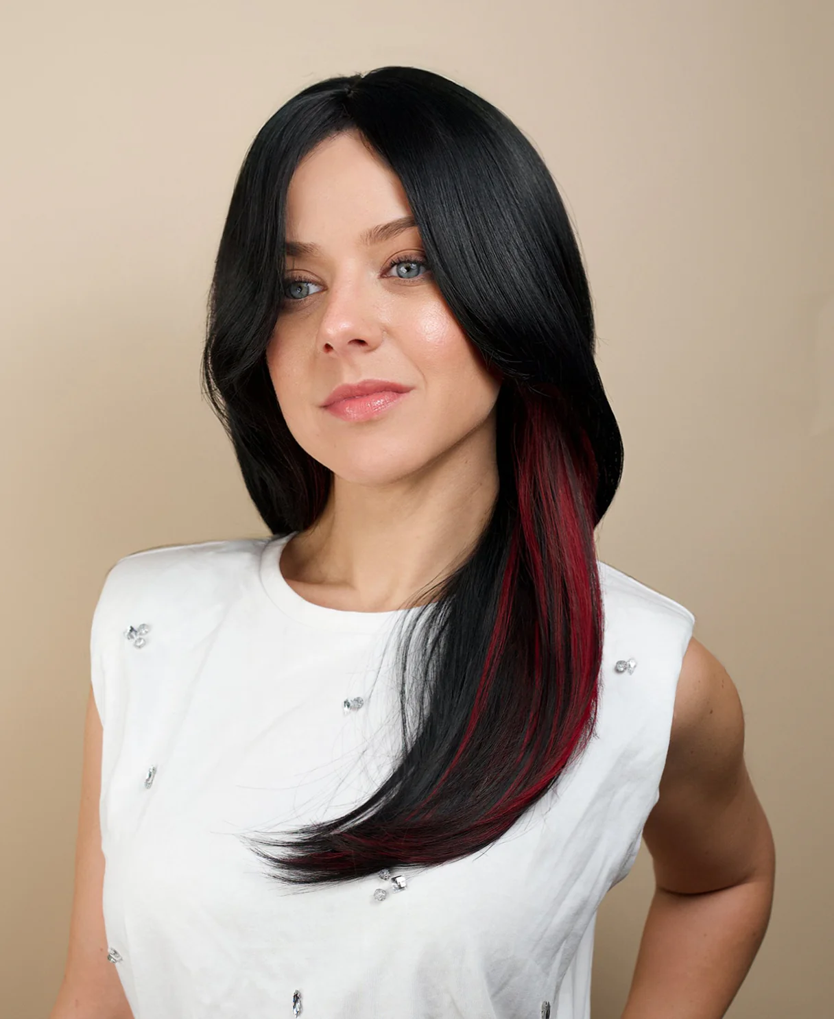 vegan fiber wig - 20" layered black with peekaboo red highlights. - Image 3