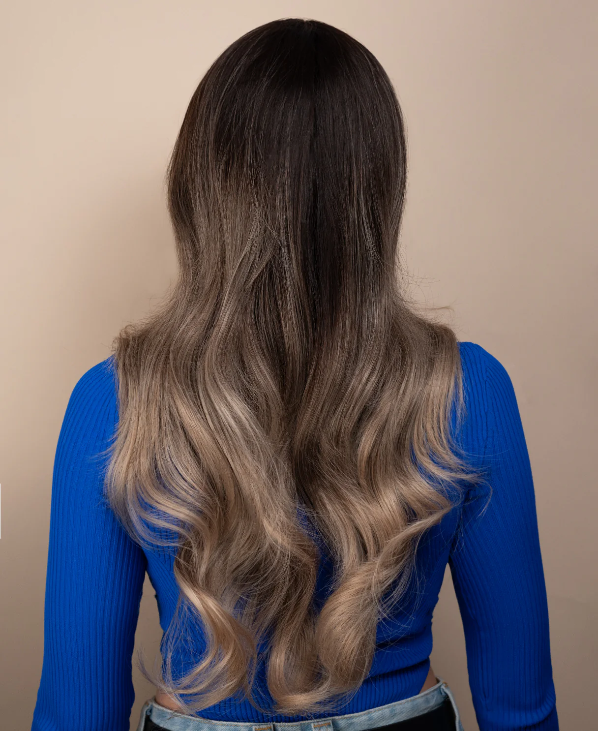 vegan fiber wig - 24" dimensional ash melt. - Image 2