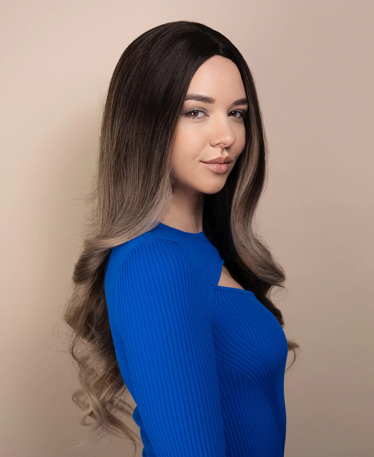 vegan fiber wig - 24" dimensional ash melt. - Image 4