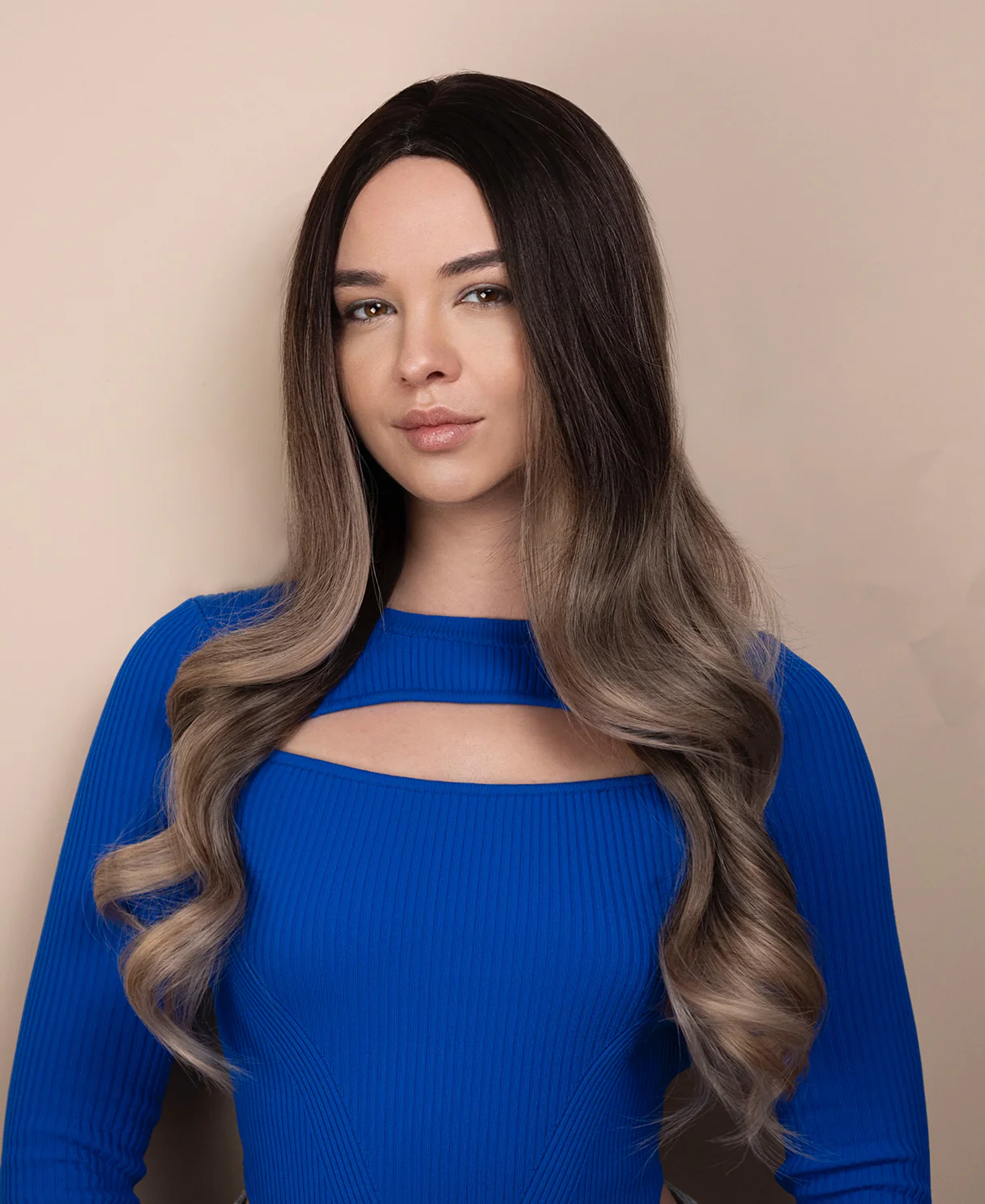 vegan fiber wig - 24" dimensional ash melt. - Image 5