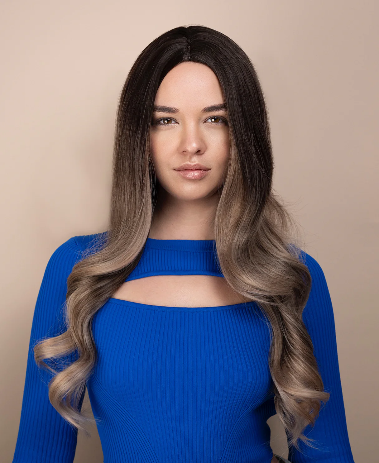 vegan fiber wig - 24" dimensional ash melt. - Image 6