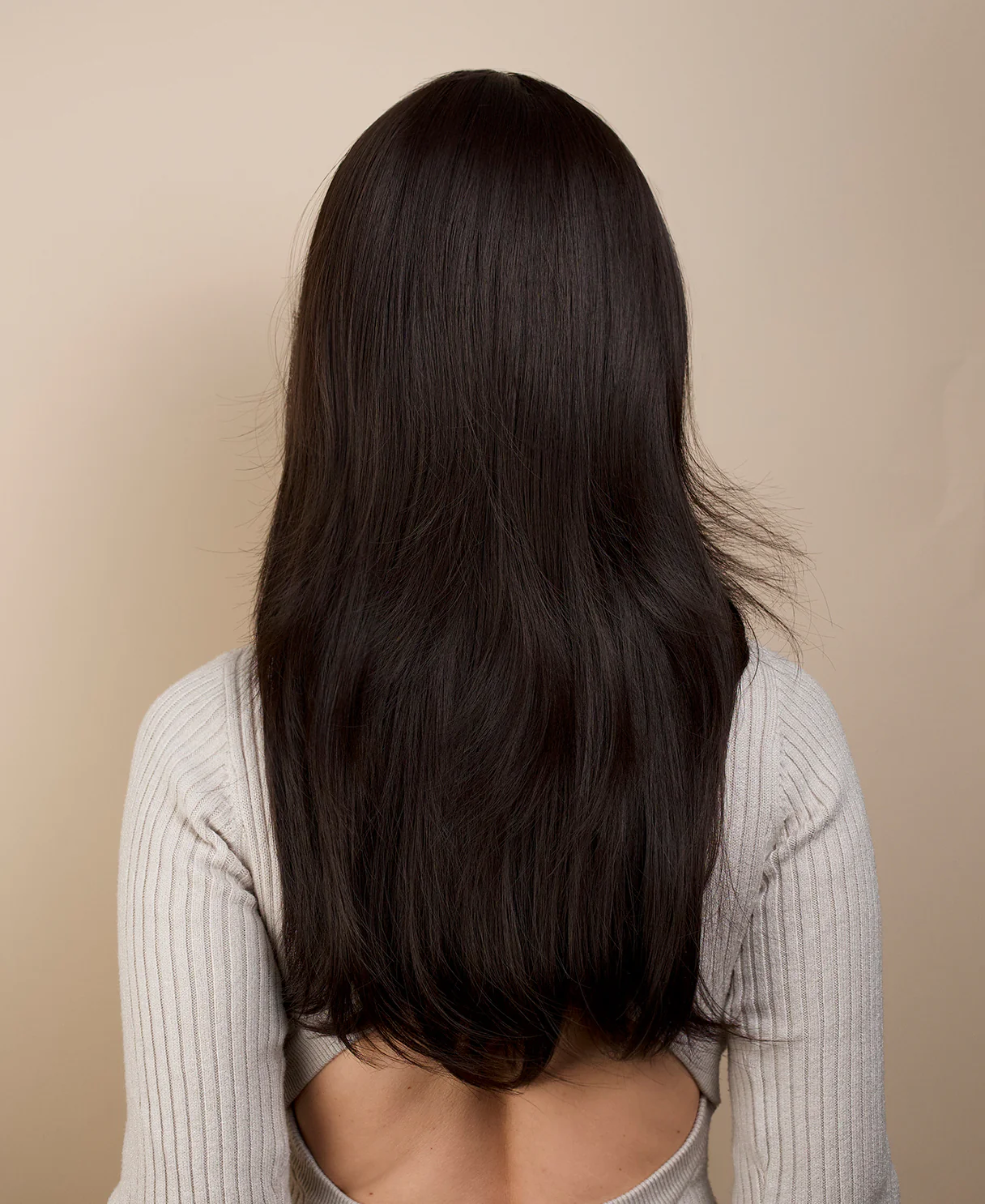 vegan fiber wig - 24" layered dark brown. - Image 2