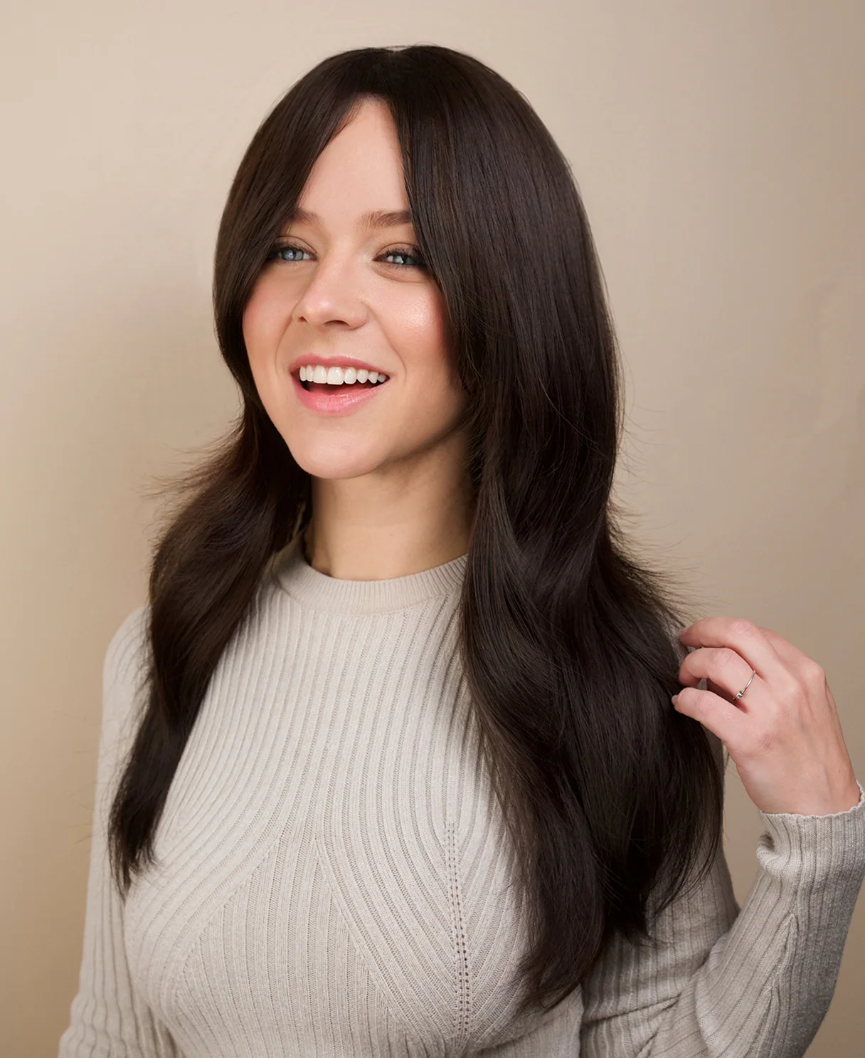 vegan fiber wig - 24" layered dark brown. - Image 3