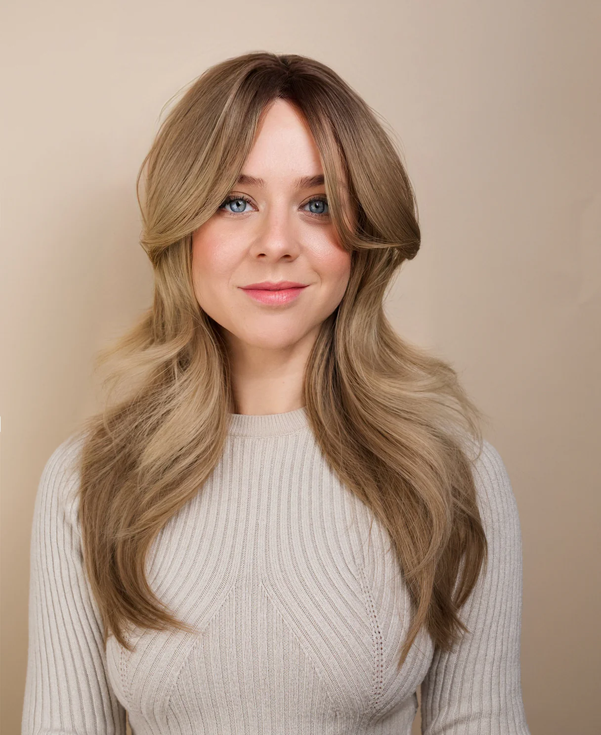 vegan fiber wig - 24" layered medium blonde. - Image 2