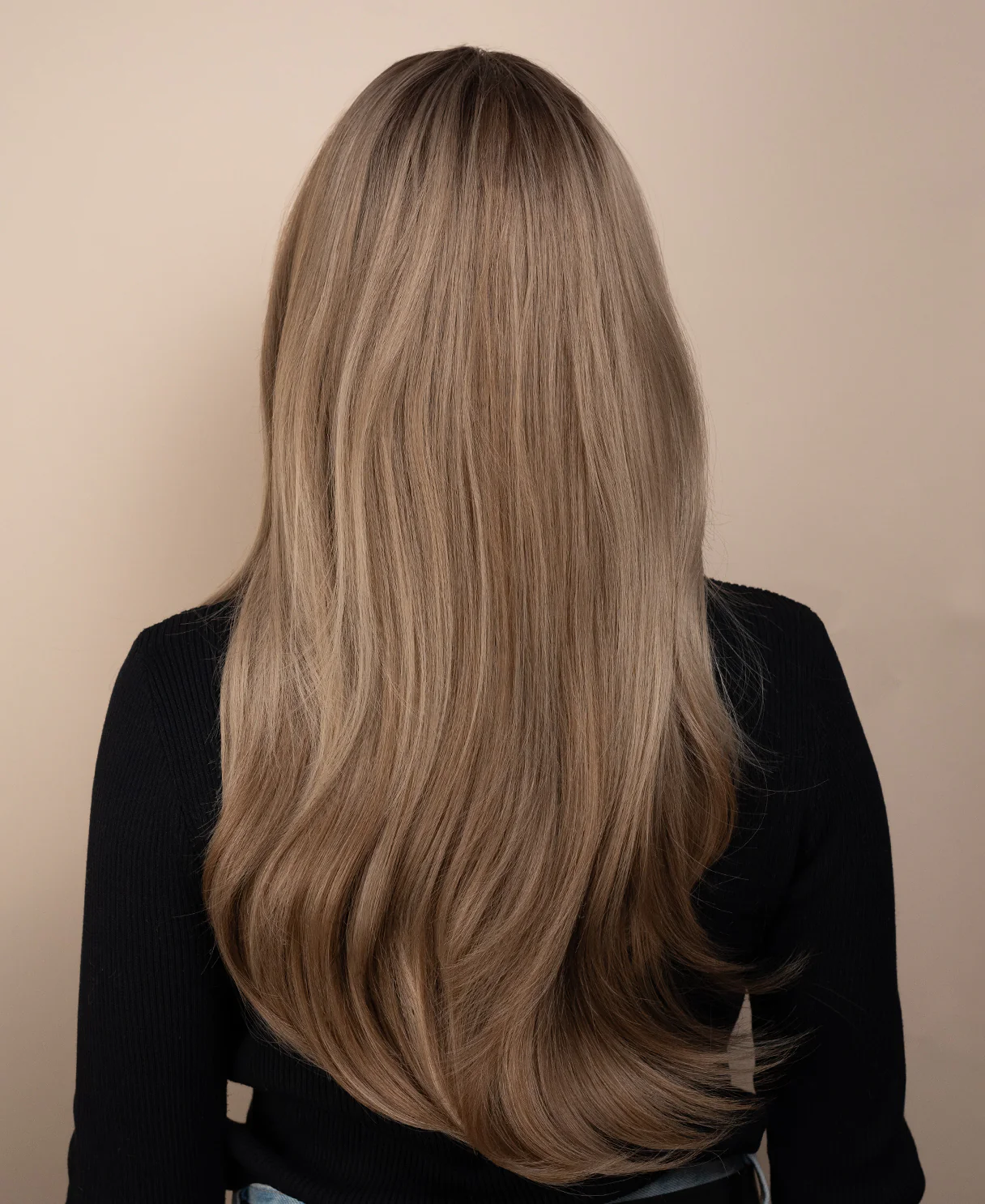 vegan fiber wig - 26" ash layered blowout. - Image 2