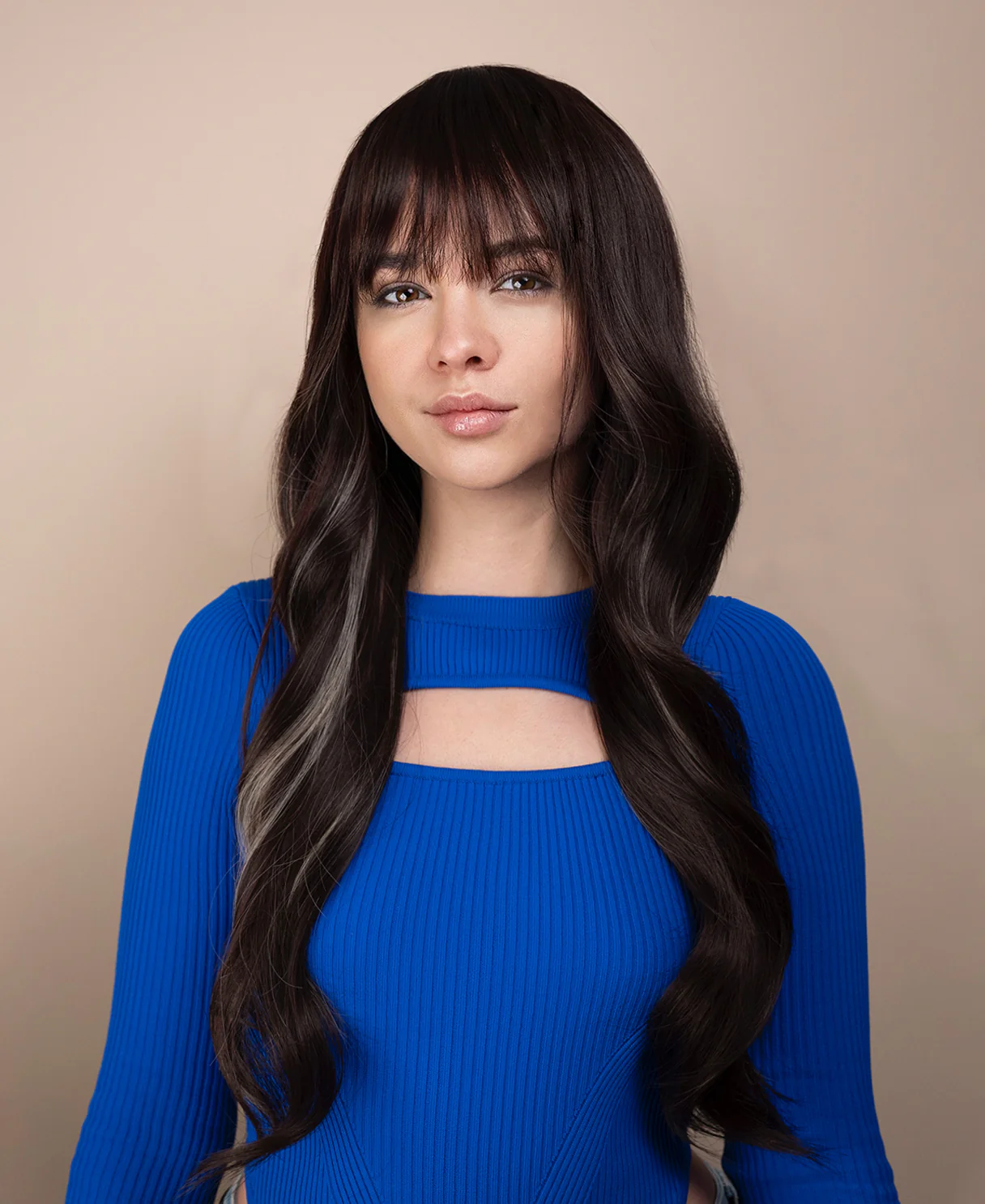 vegan fiber wig - 26" dark highlights with wispy bangs. - Image 3