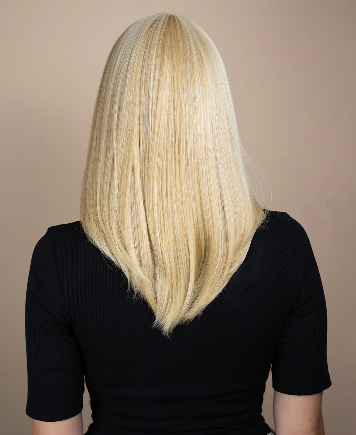 vegan fiber wig with bangs - 16" blonde highlights. - Image 2