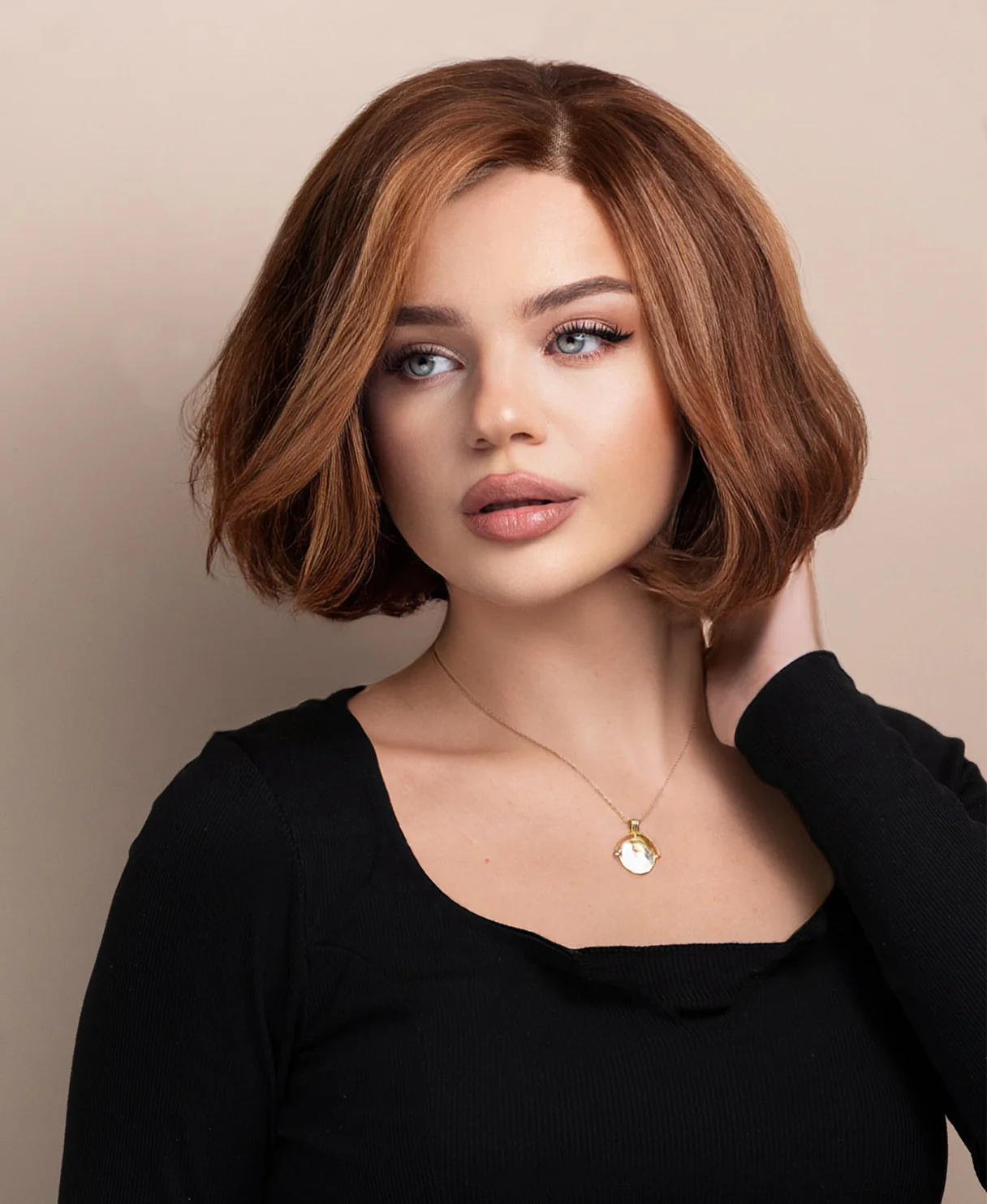 wedge bob human wig - 8" caramel highlights. - Image 3