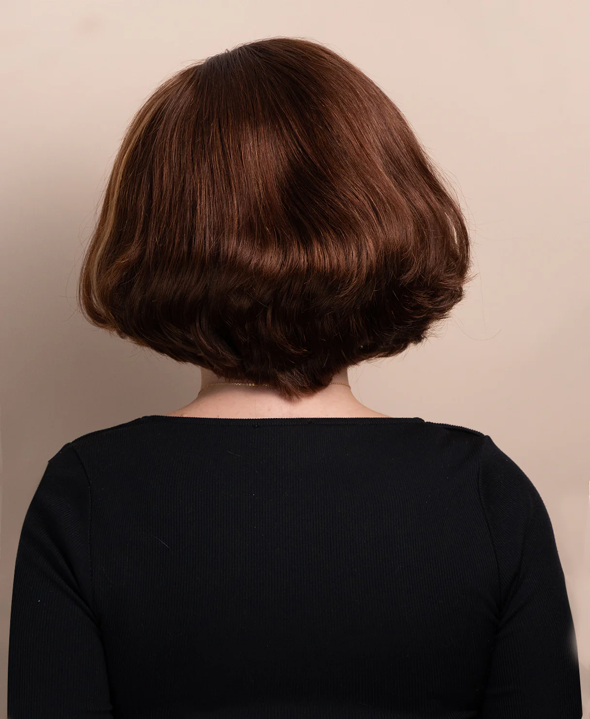 wedge bob human wig - 8" caramel highlights. - Image 5