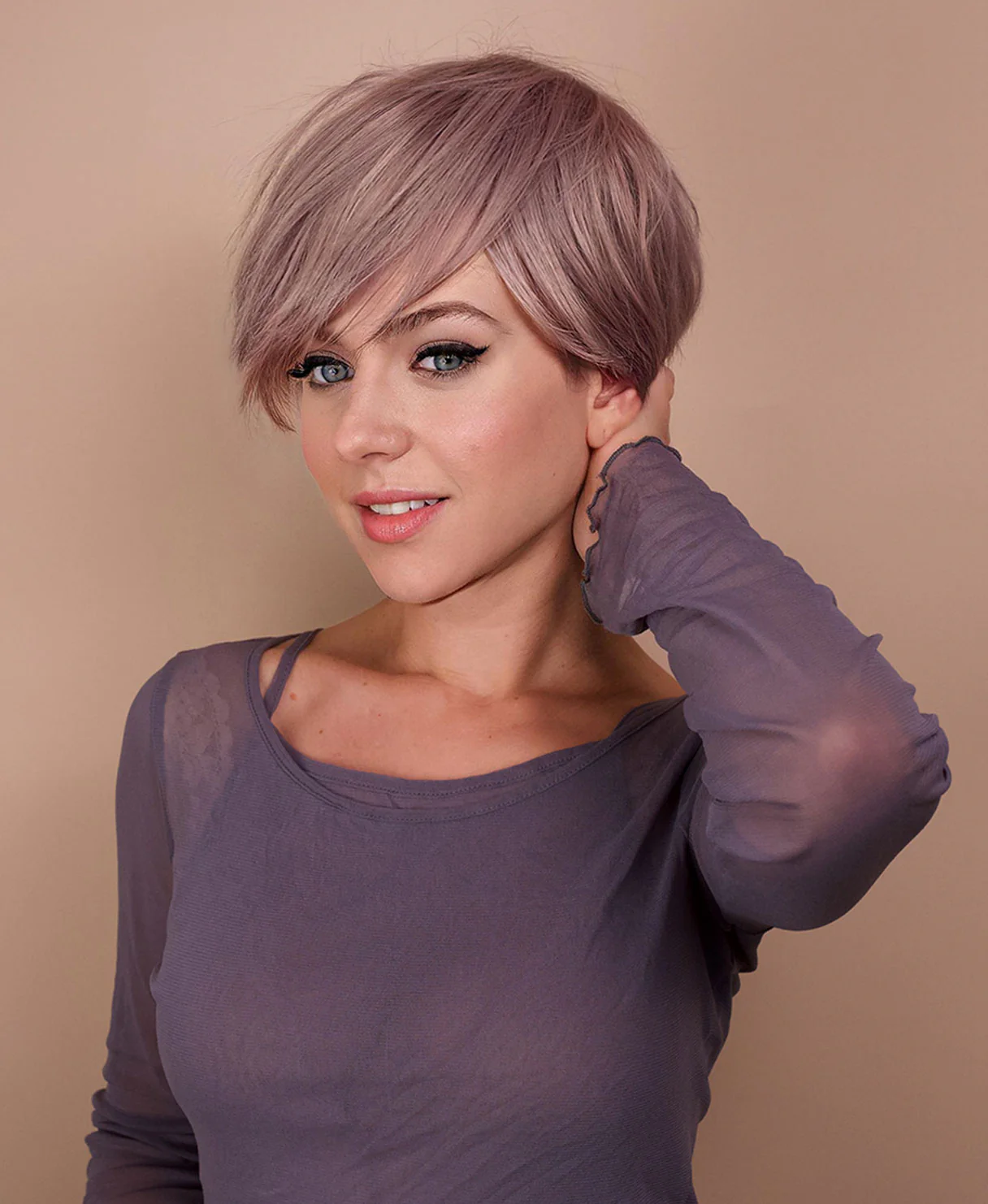wedge cut human wig - 8" silver. - Image 3