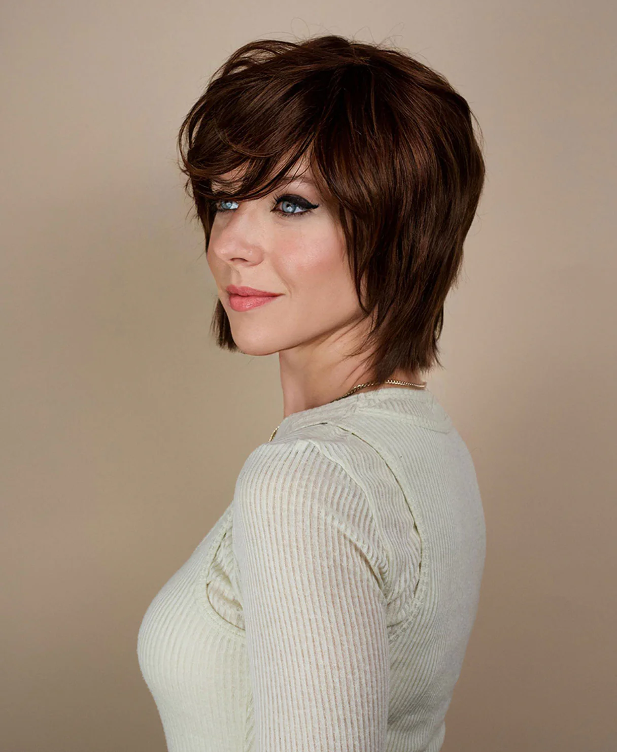 wedge cut with bangs human wig - 8" chocolate brown. - Image 3