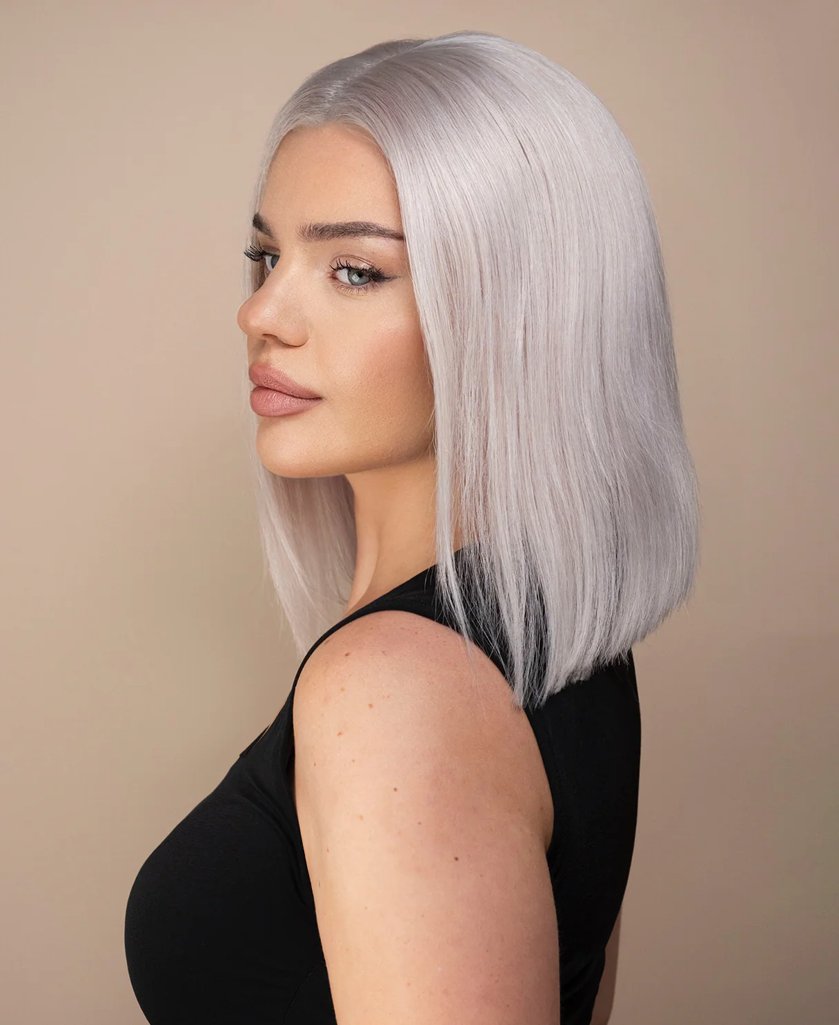 put on & go bob wig - 12" silver blonde. - Image 4