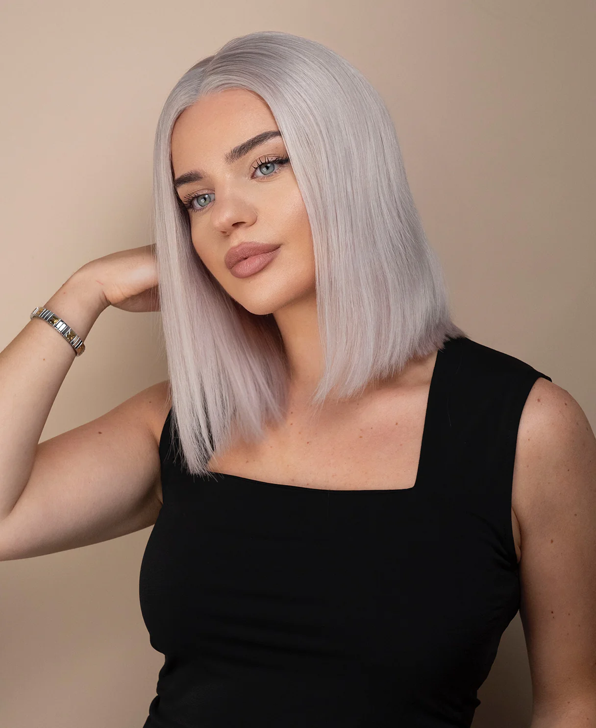 put on & go bob wig - 12" silver blonde. - Image 5
