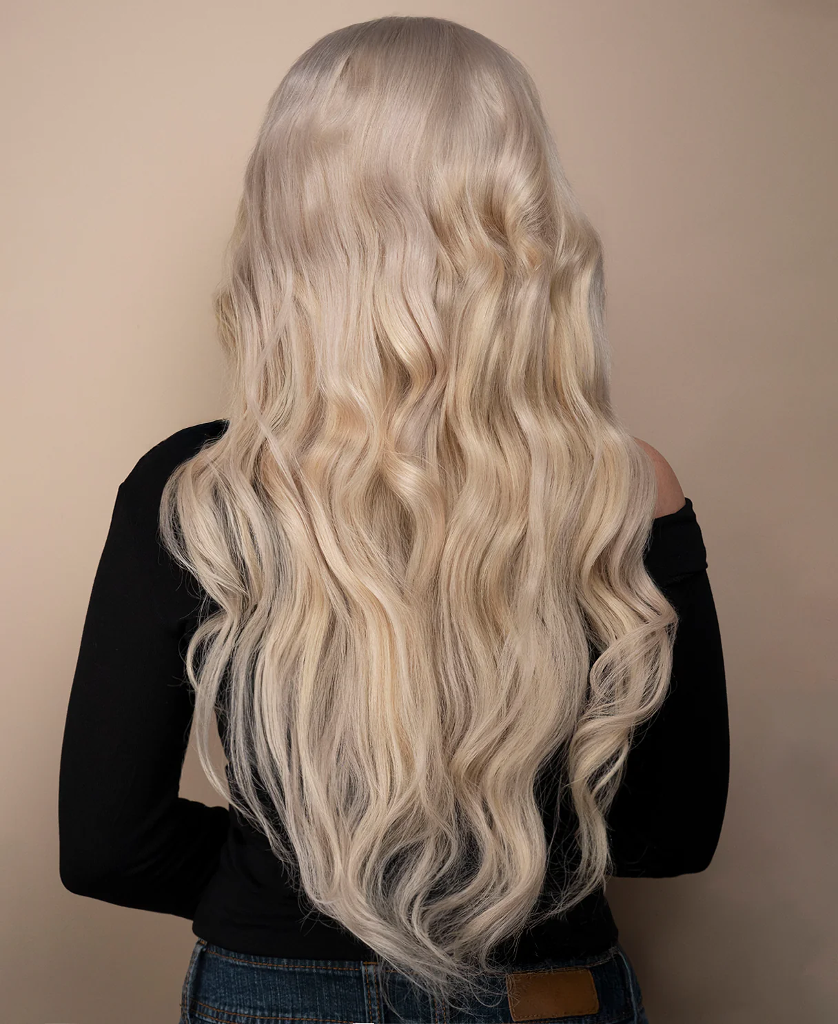 put on & go wig - 26" icy blonde highlights. - Image 2