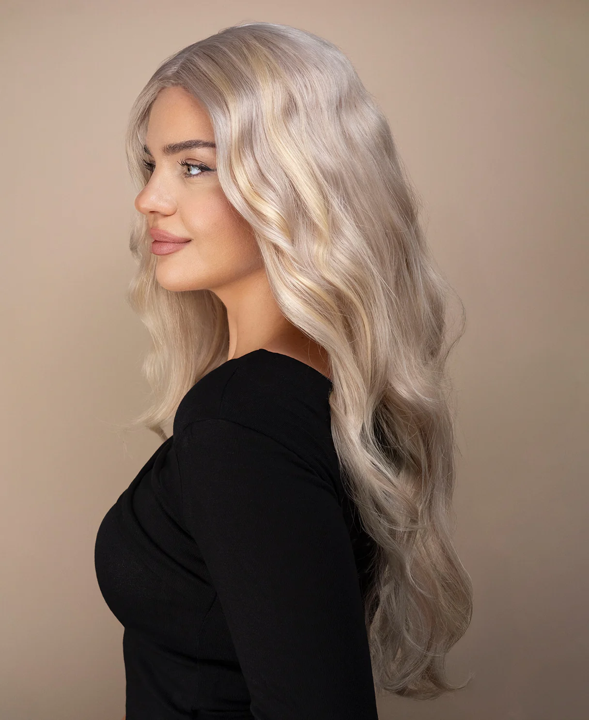 put on & go wig - 26" icy blonde highlights. - Image 3