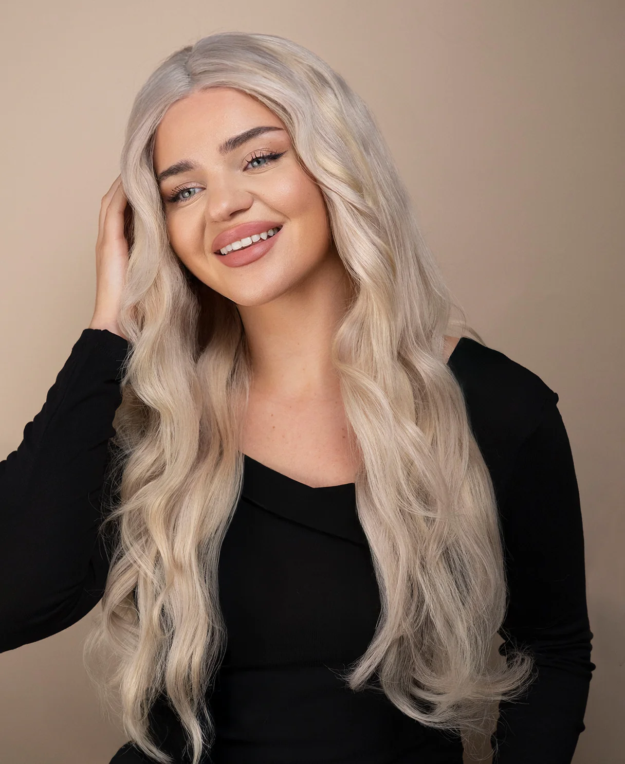 put on & go wig - 26" icy blonde highlights. - Image 4
