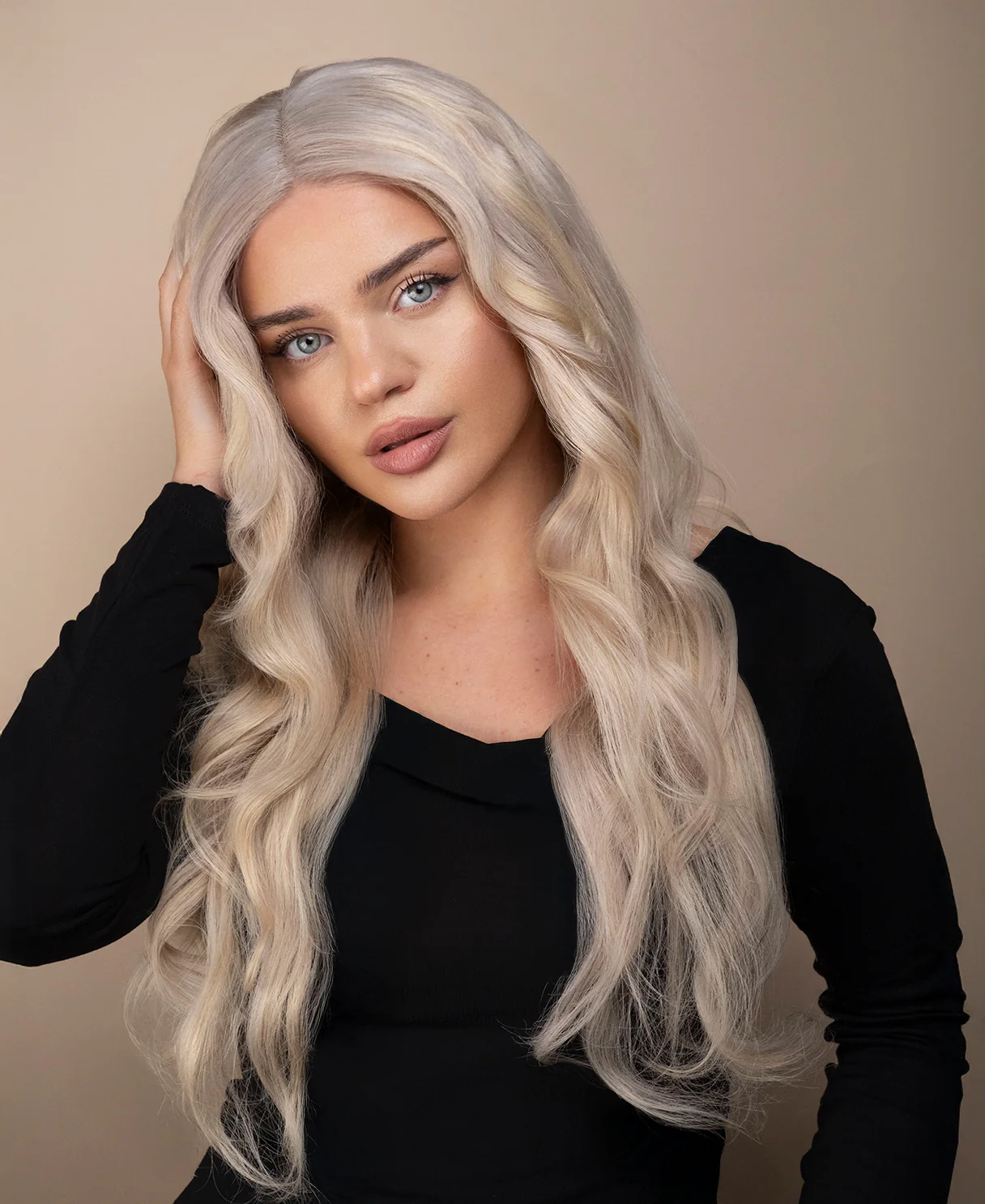 put on & go wig - 26" icy blonde highlights. - Image 5