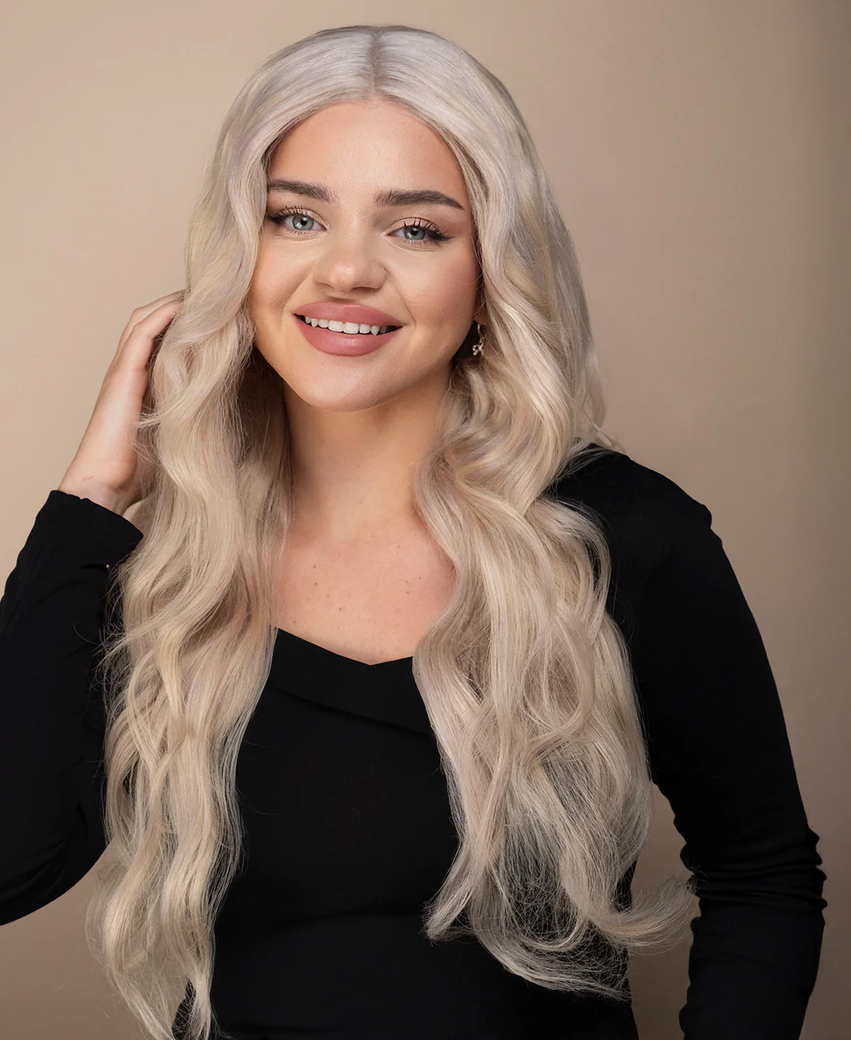 put on & go wig - 26" icy blonde highlights. - Image 6
