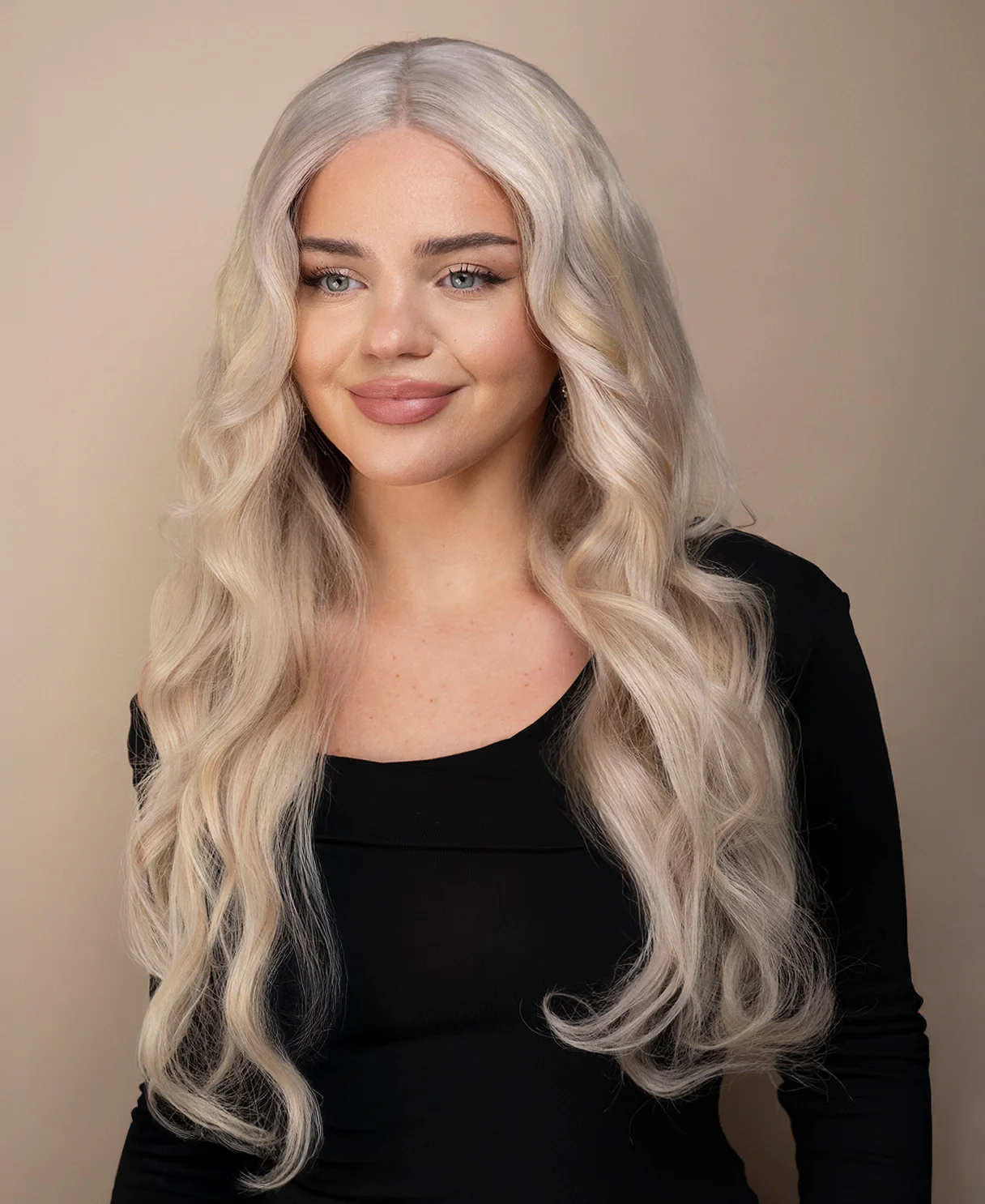 put on & go wig - 26" icy blonde highlights. - Image 7