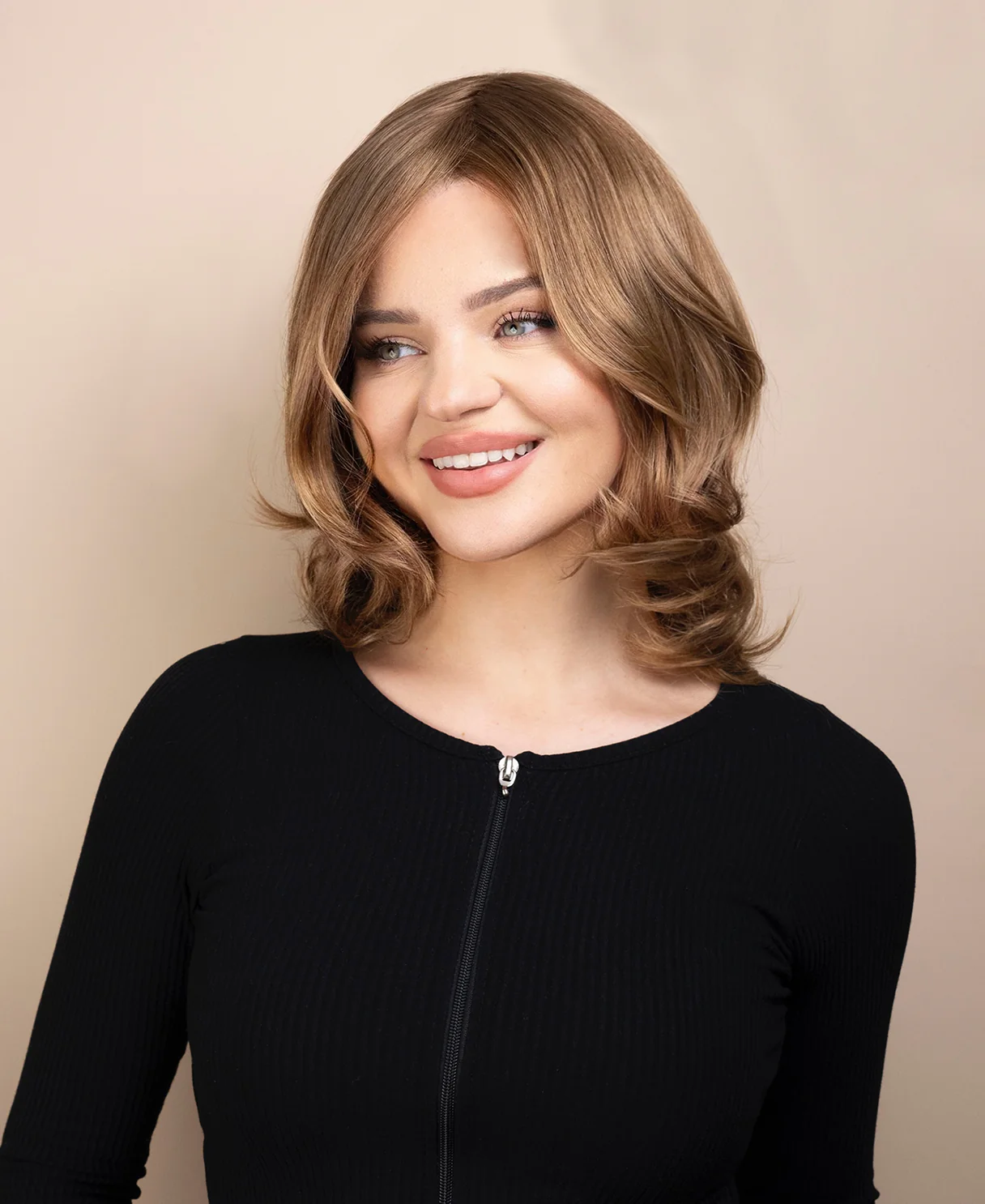 european virgin hair wig - 10" medium blonde. - Image 3