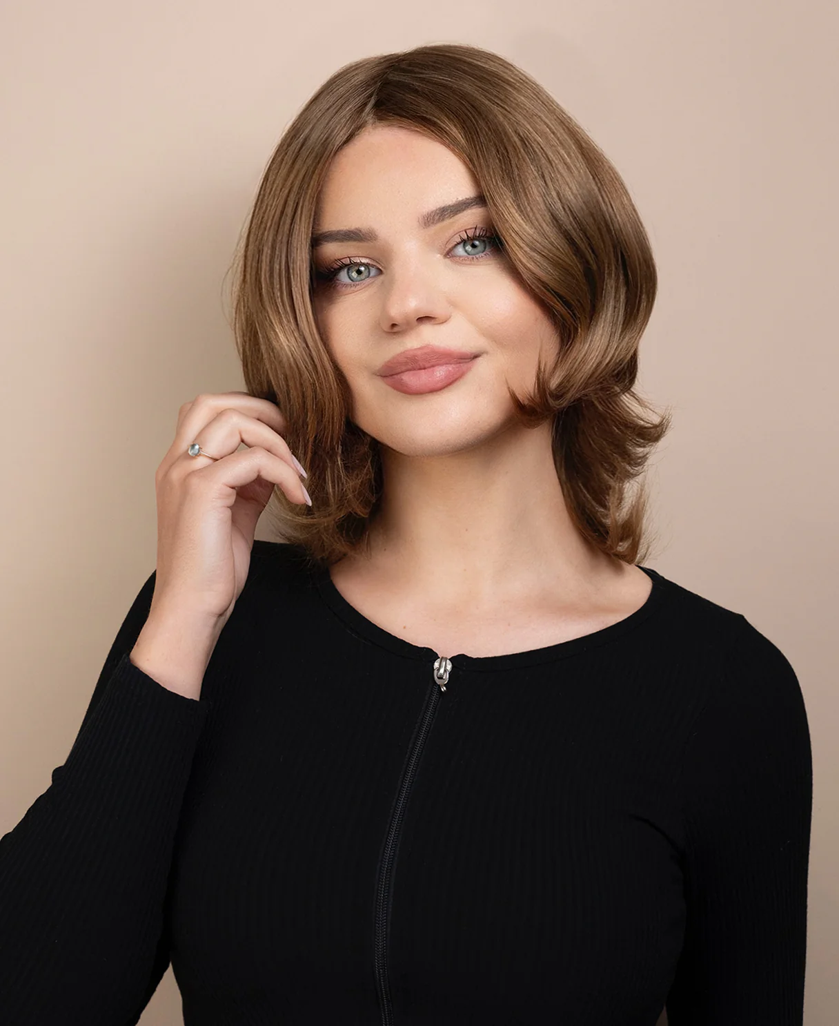 european virgin hair wig - 8" medium blonde. - Image 3