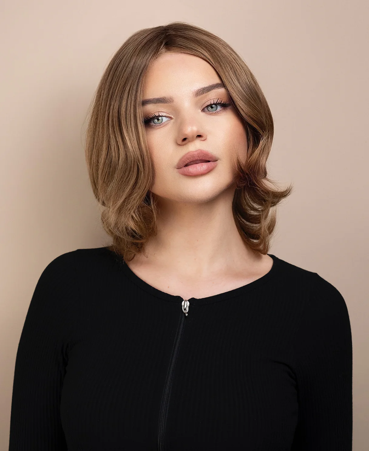 european virgin hair wig - 8" medium blonde. - Image 4