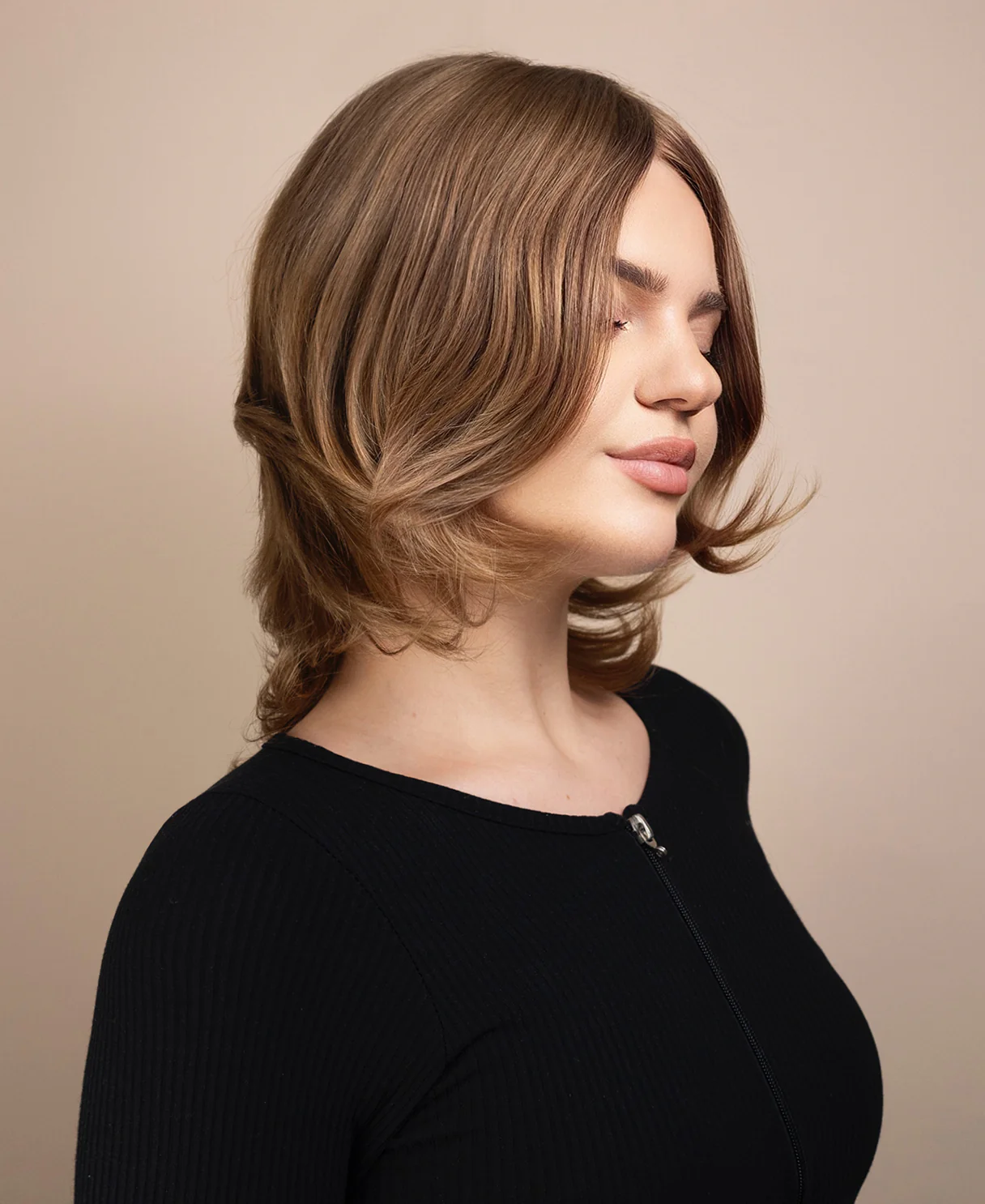 european virgin hair wig - 8" medium blonde. - Image 5