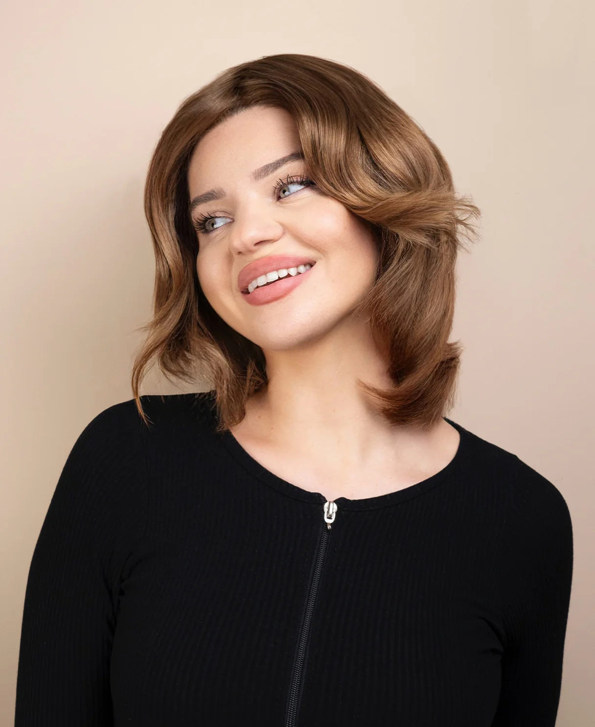 european virgin hair wig - 8" warm blonde. - Image 3