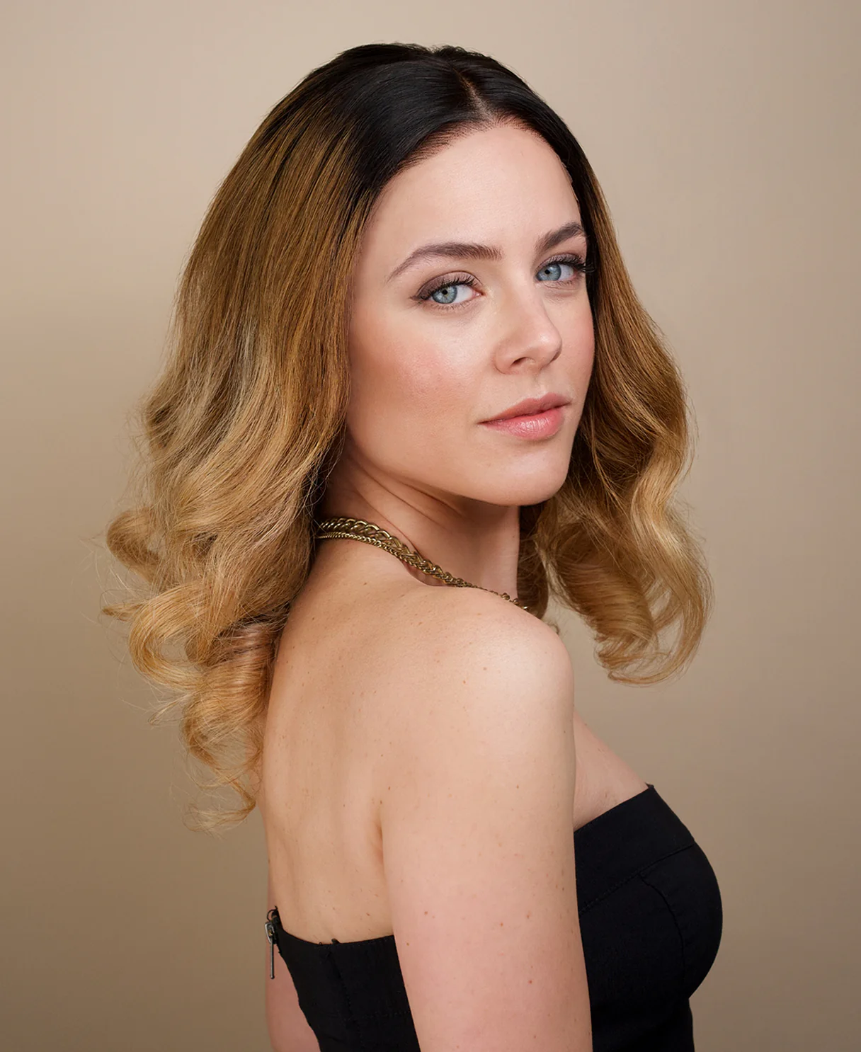 put on & go human wig - 16" rooted blonde with bouncy curls. - Image 6