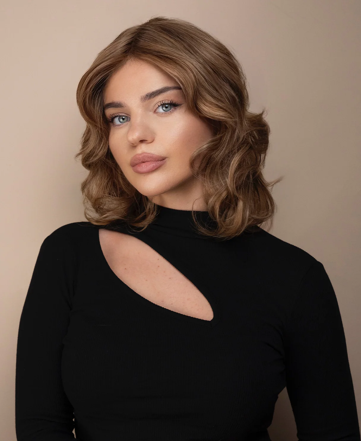 lace front mono wig - 9" dark blonde.