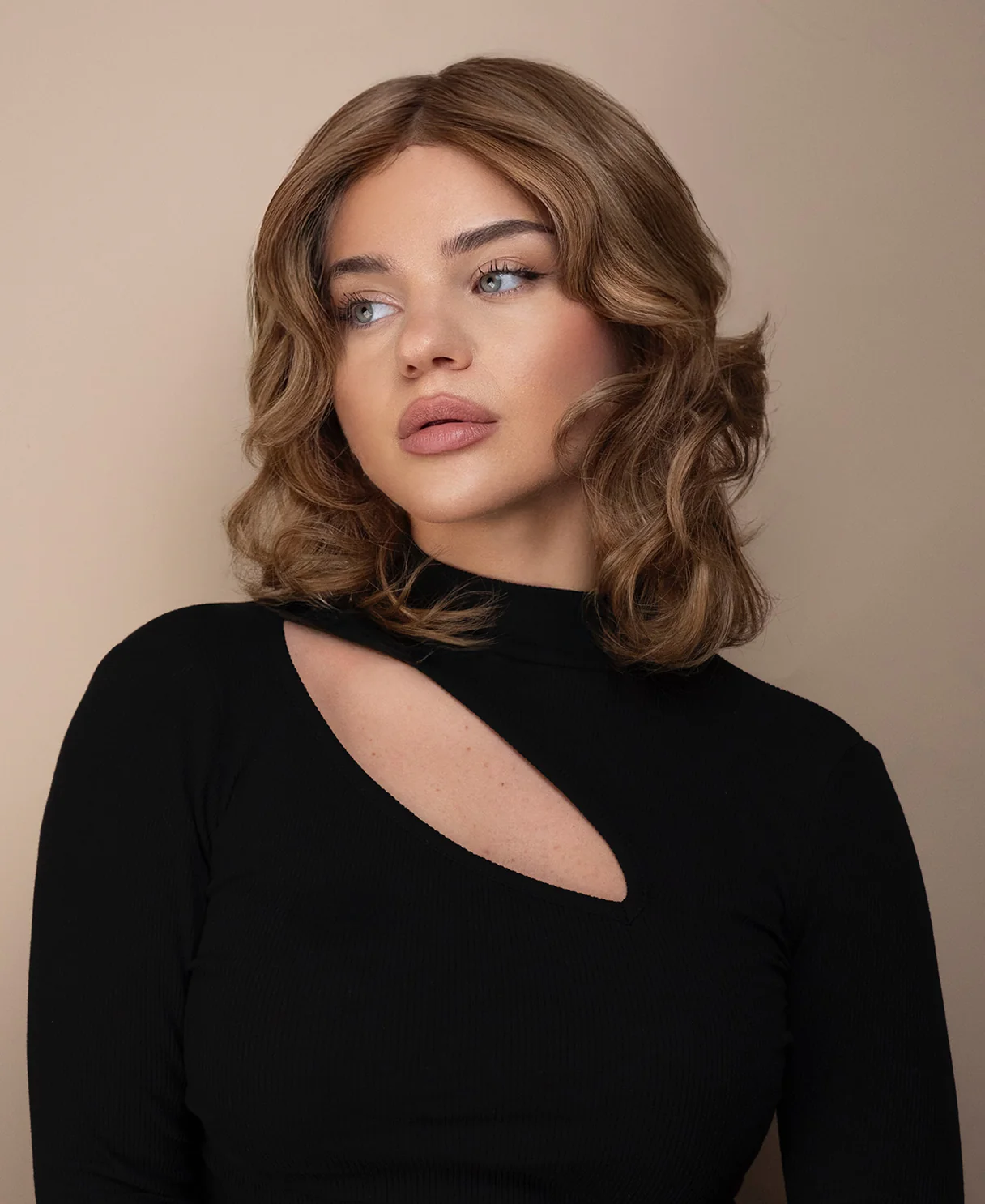 lace front mono wig - 9" dark blonde. - Image 4