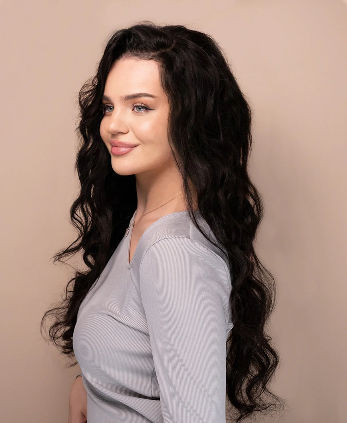 put on & go pre-cut lace wavy human wig - 28" natural black. - Image 3