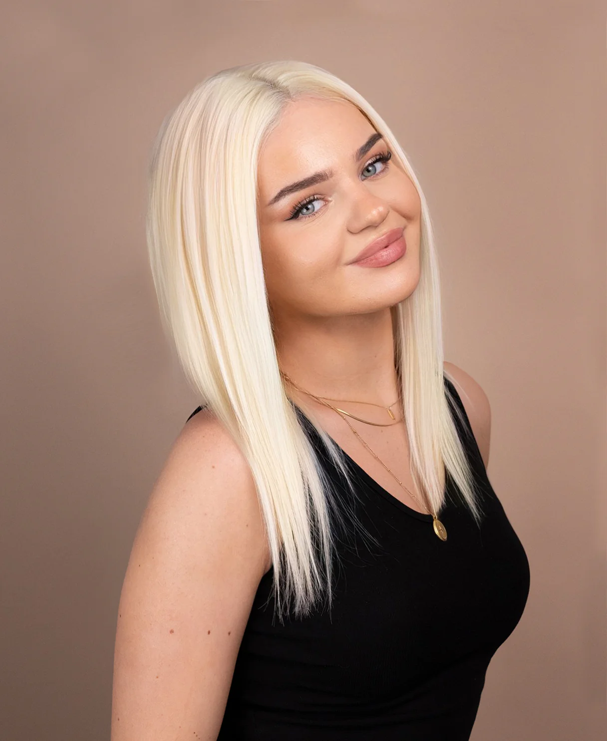 put on & go pre-cut lace human wig - 14" light blonde. - Image 3