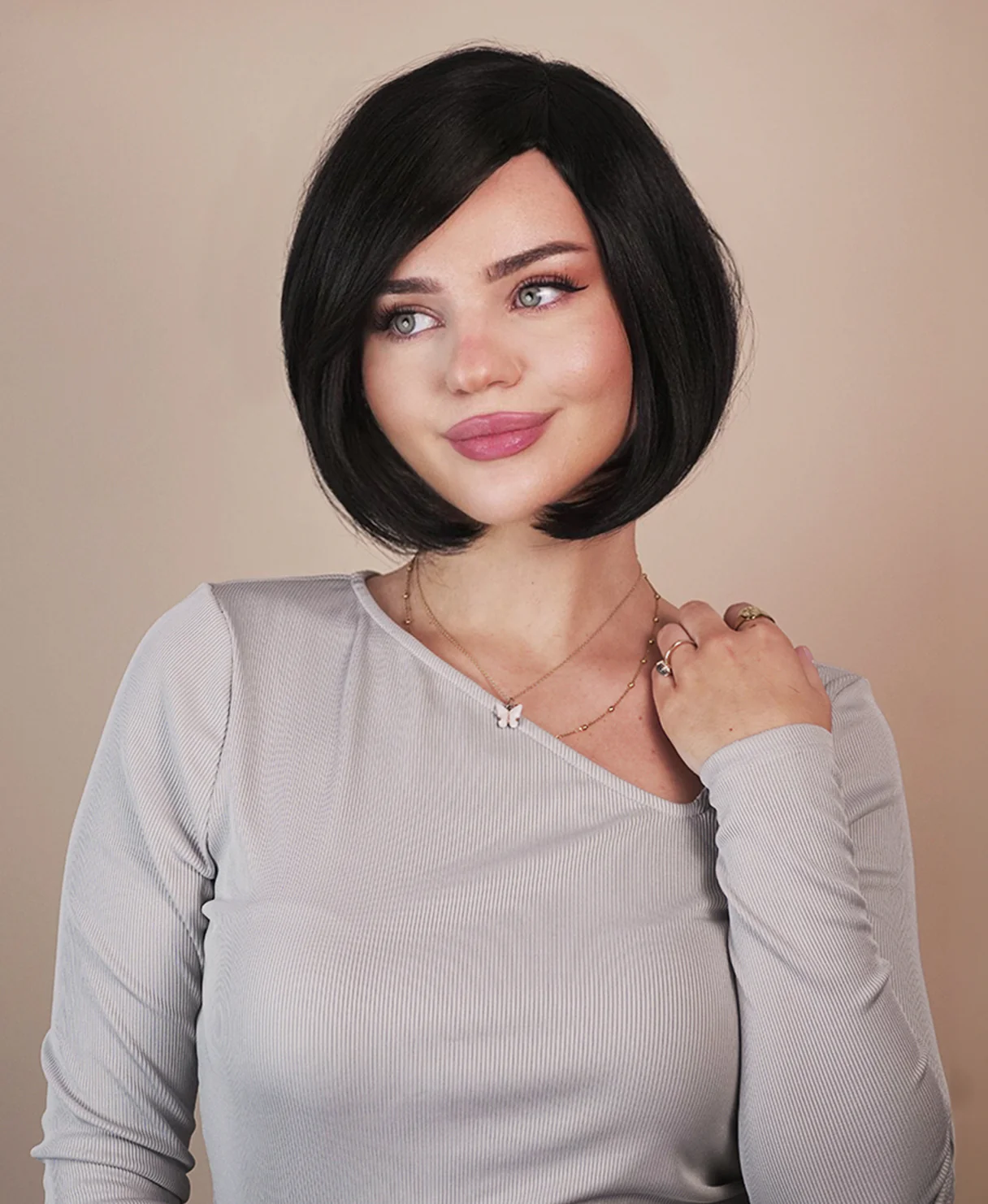 vegan fiber bob with side bangs wig - 10" black. - Image 5