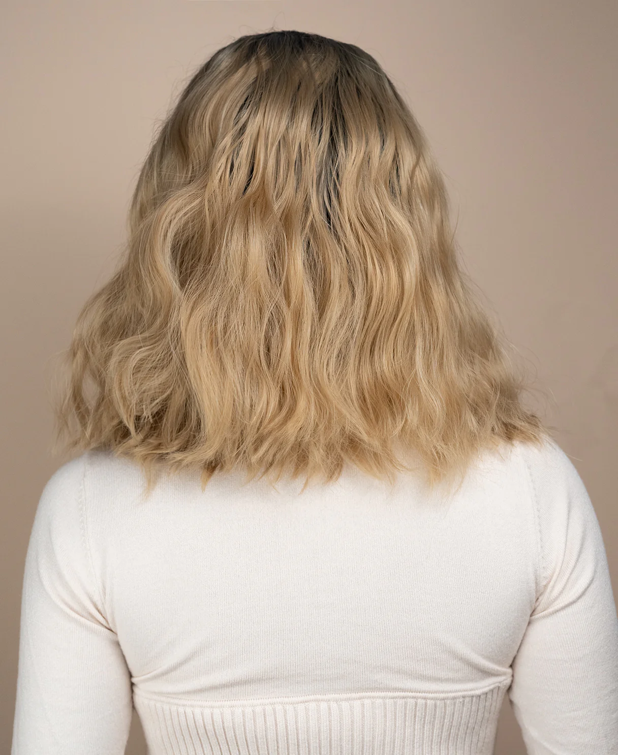 vegan fiber wavy wig - 12" rooted blonde. - Image 2