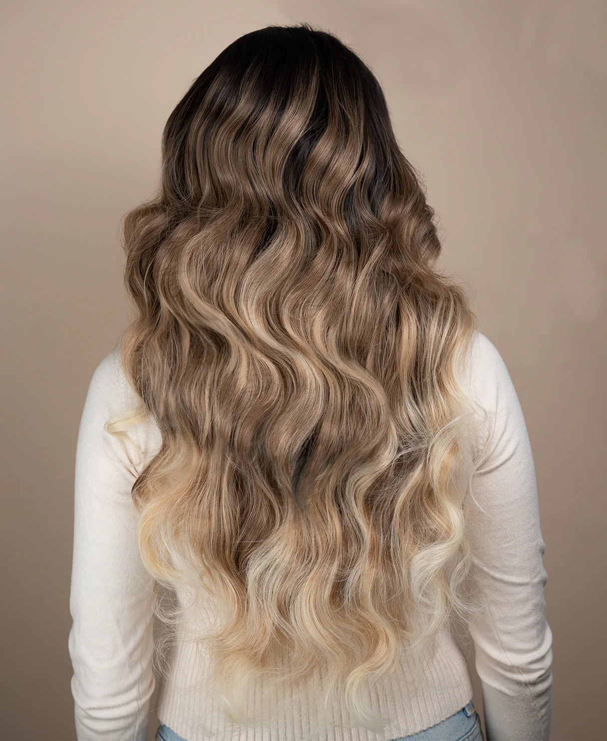 vegan fiber wavy wig 24" blonde balayage. - Image 2