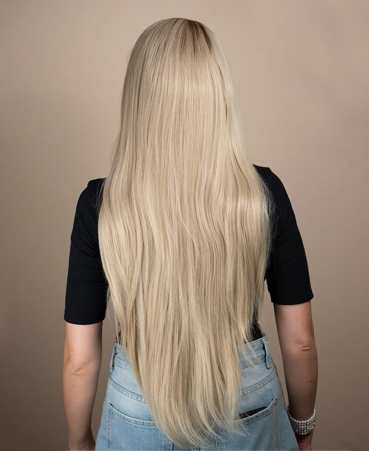 vegan fiber straight wig - 24" rooted blonde. - Image 2