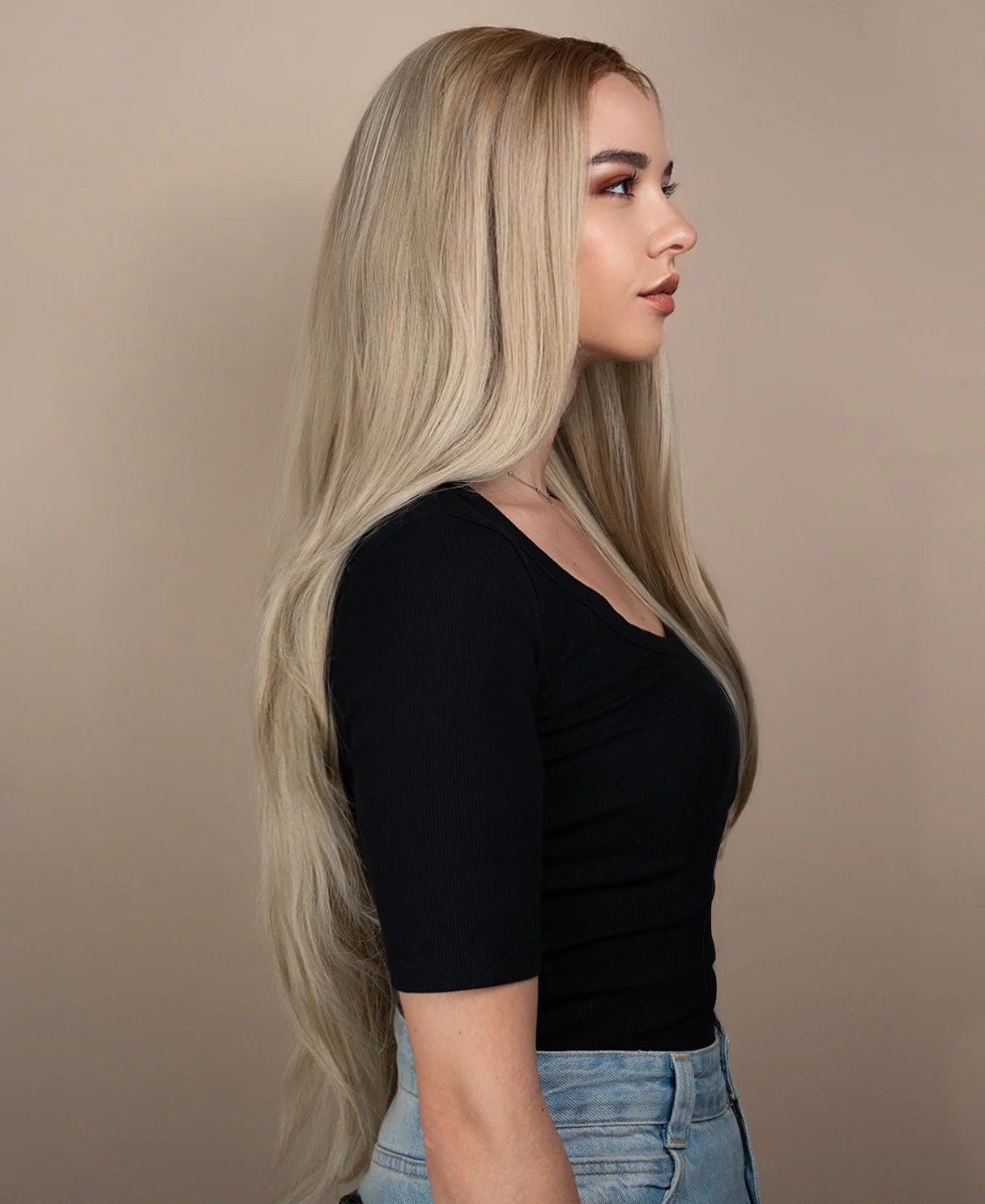vegan fiber straight wig - 24" rooted blonde. - Image 4