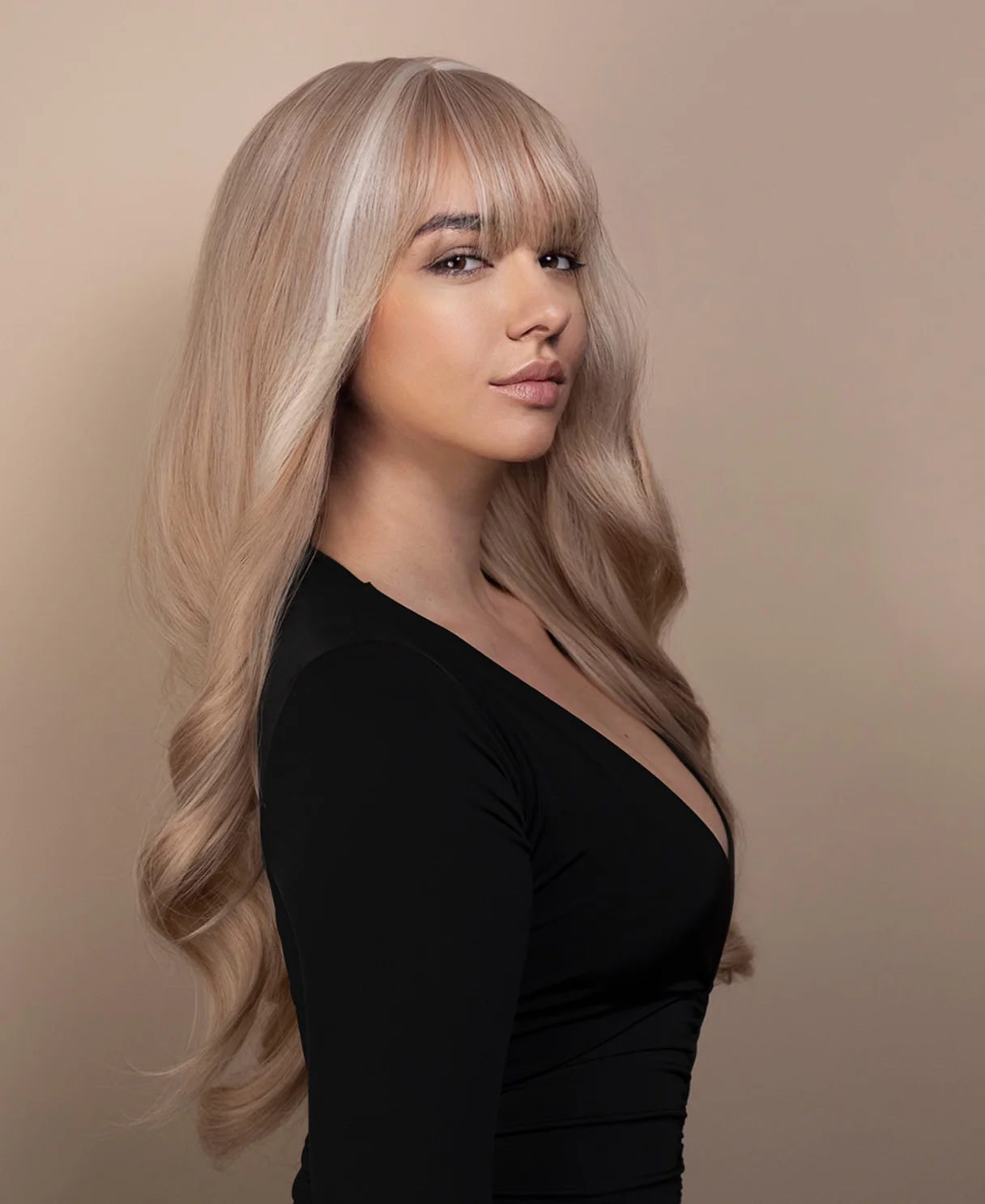 vegan fiber wig - 28" moneypiece blonde with fringe. - Image 3