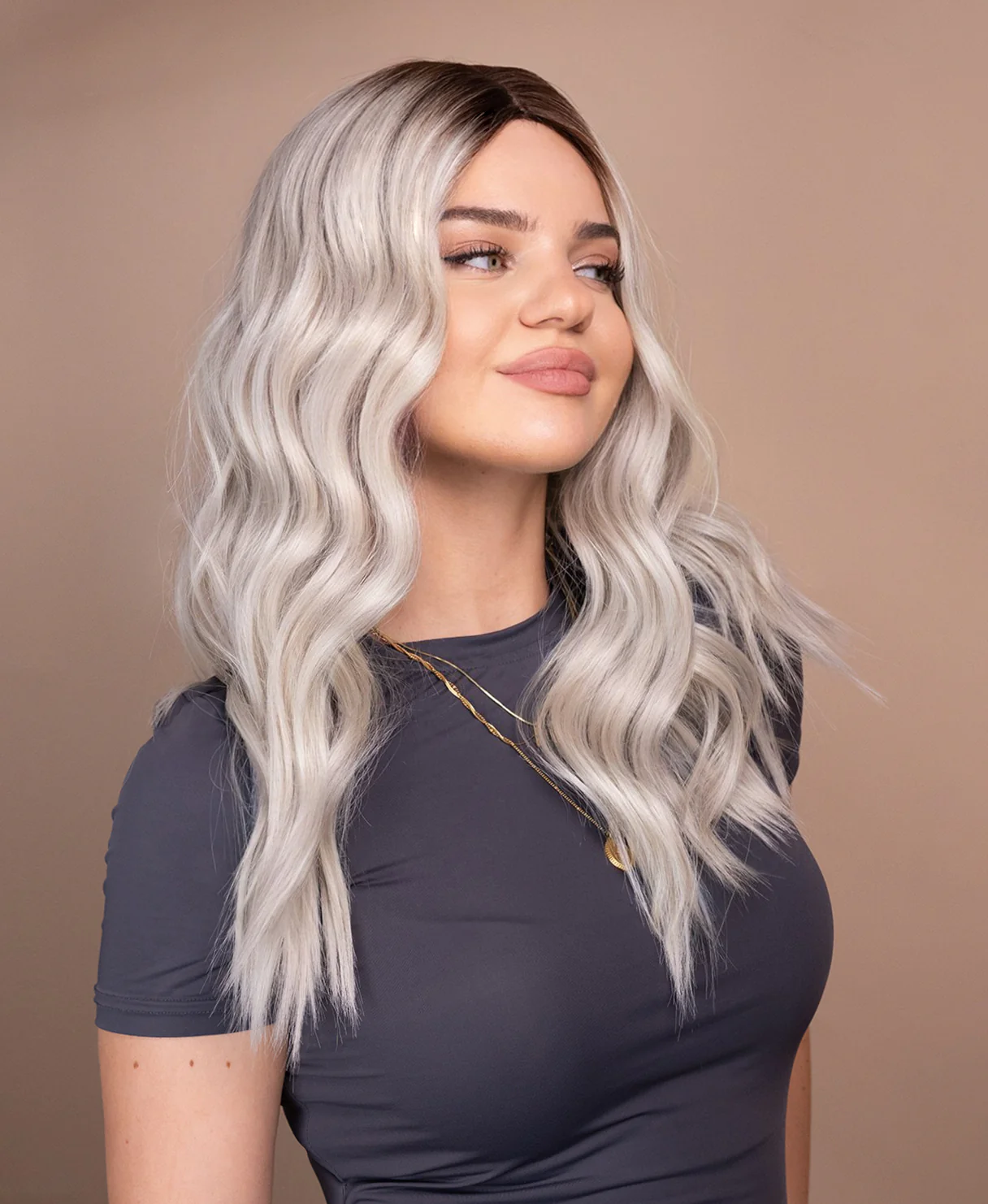 vegan fiber wavy wig - 20" rooted white blonde. - Image 3