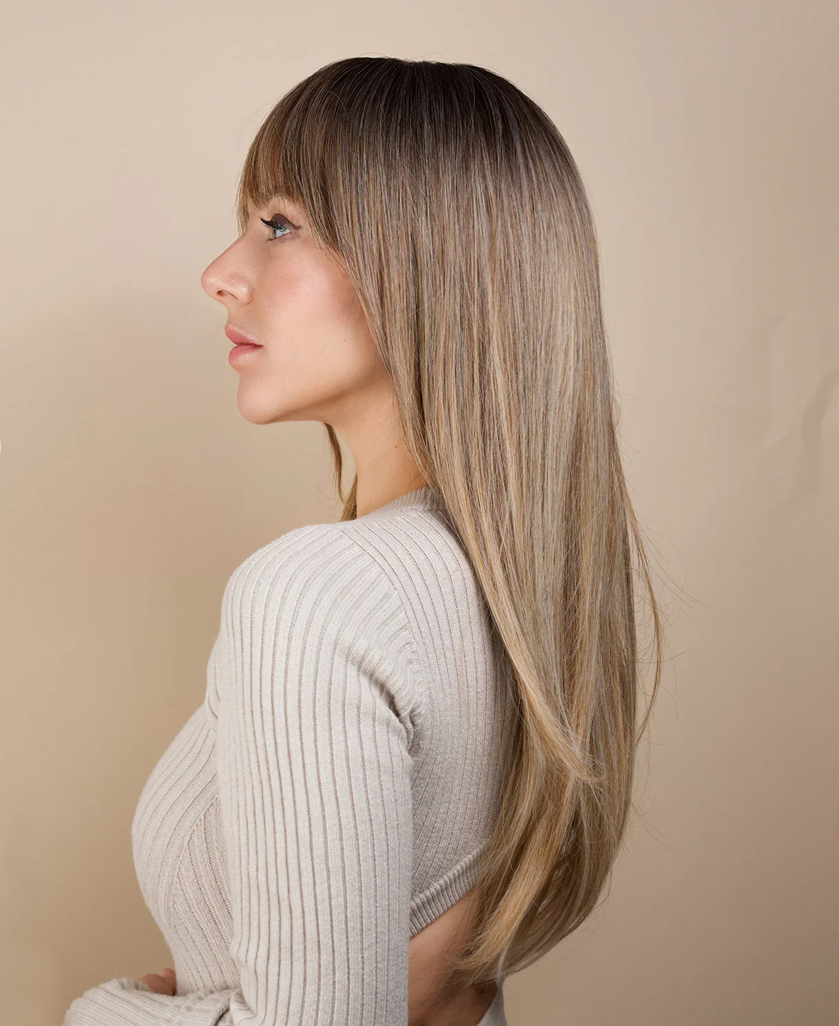 vegan fiber wig - 24" rooted medium blonde with layers. - Image 3