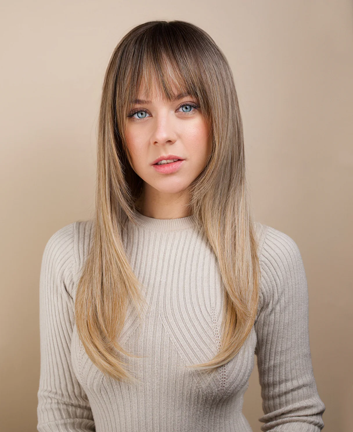vegan fiber wig - 24" rooted medium blonde with layers. - Image 5