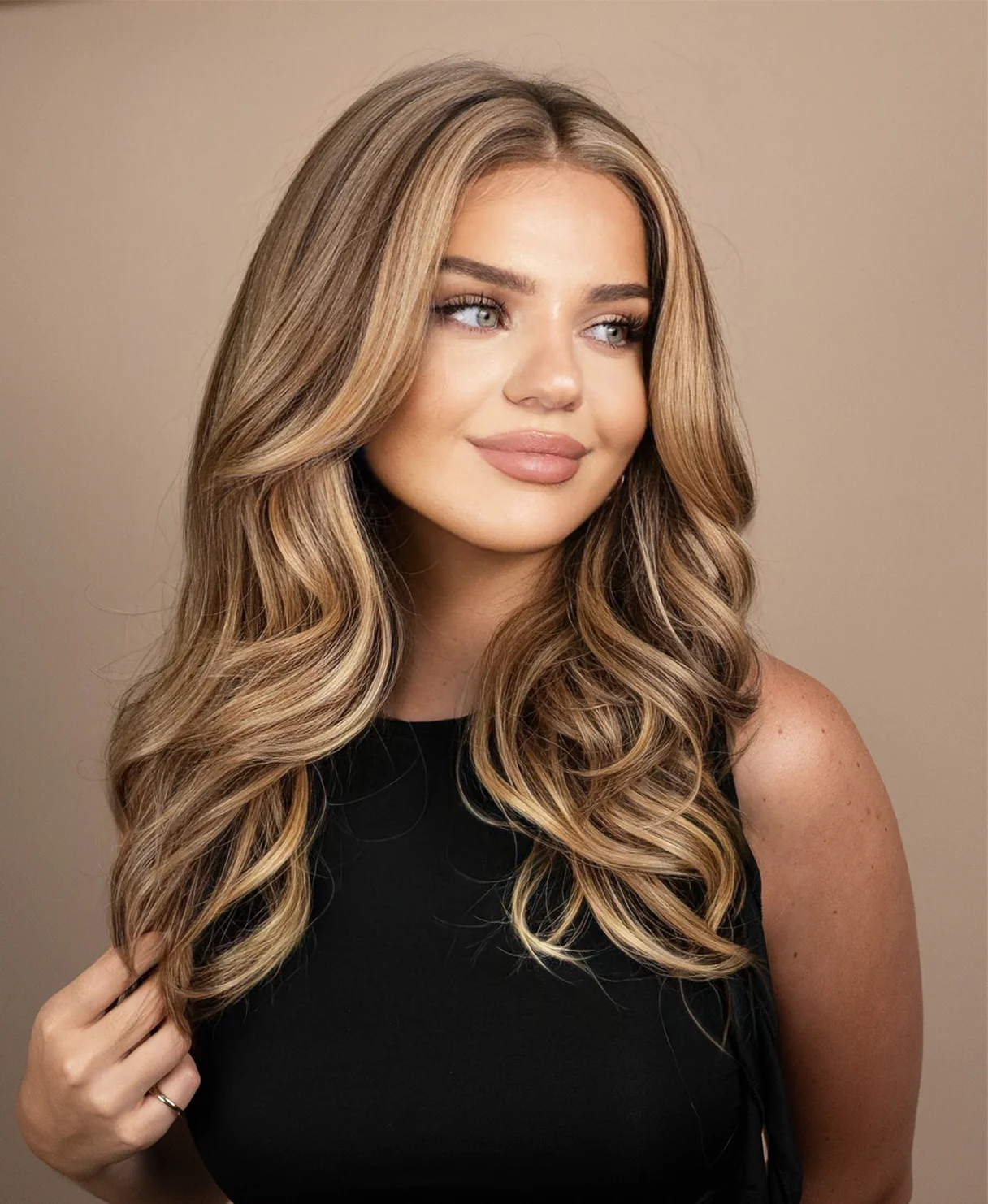 vegan fiber blowout wig - 18" blonde highlights. - Image 3