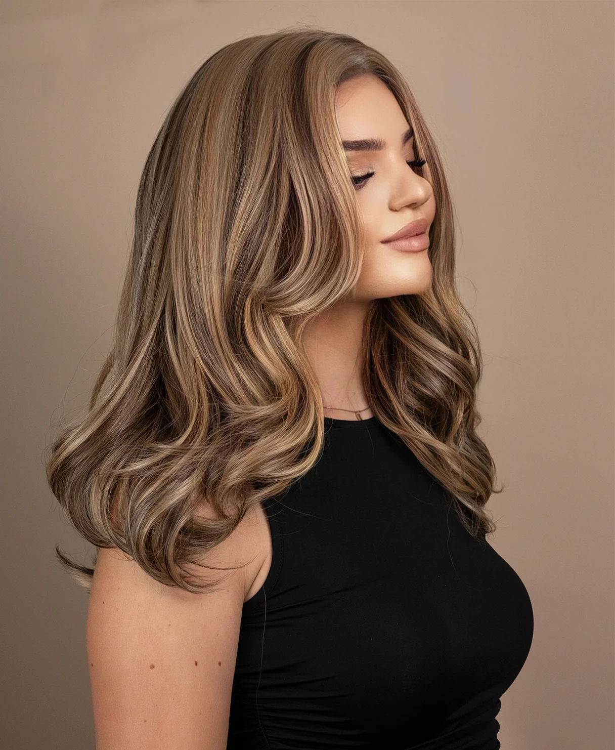 vegan fiber blowout wig - 18" blonde highlights. - Image 4