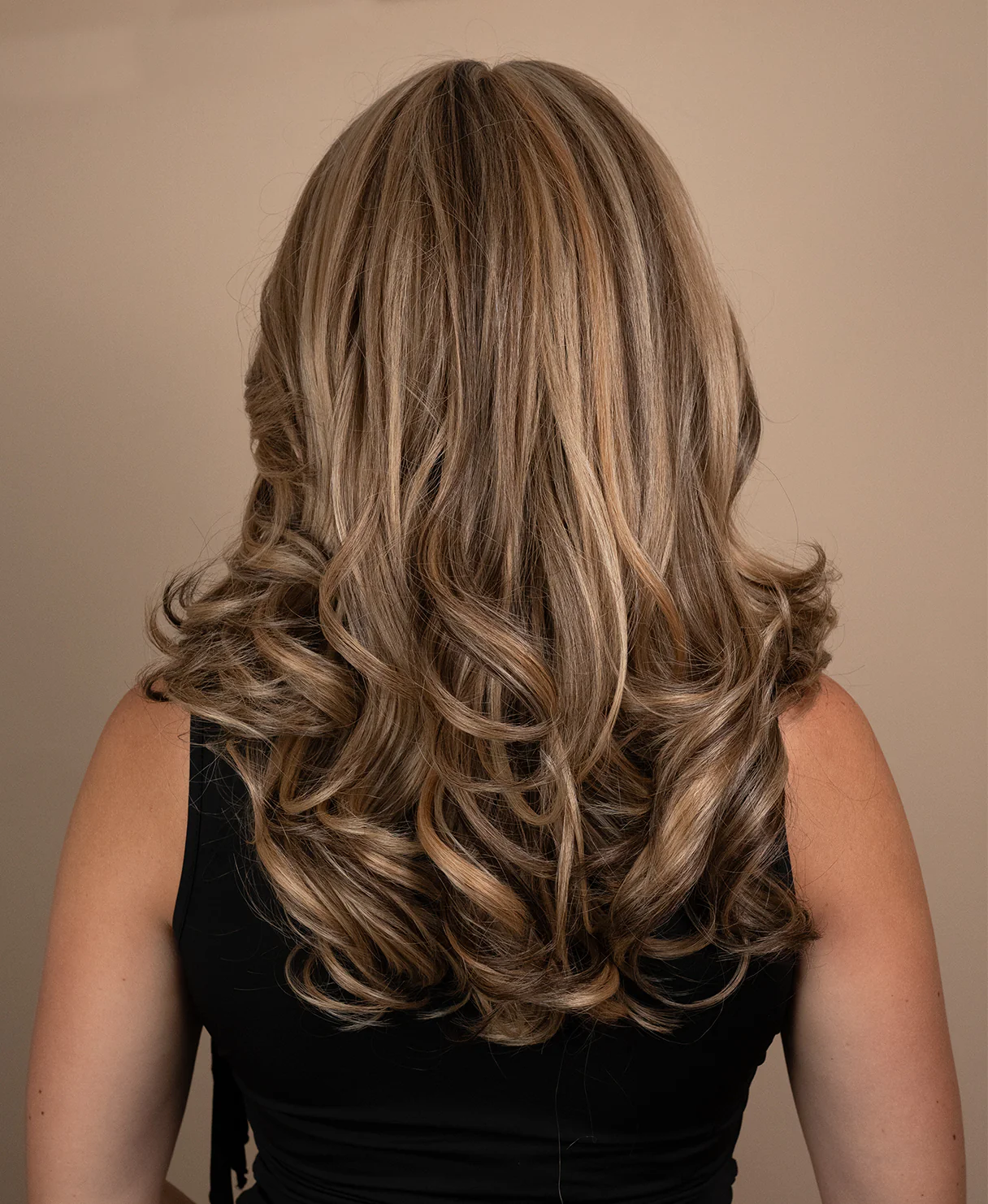 vegan fiber blowout wig - 18" blonde highlights. - Image 5