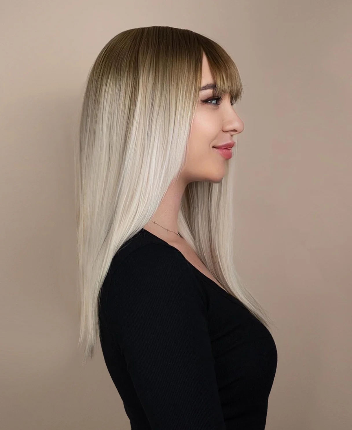 vegan fiber fringe wig - 18" rooted platinum blonde. - Image 3