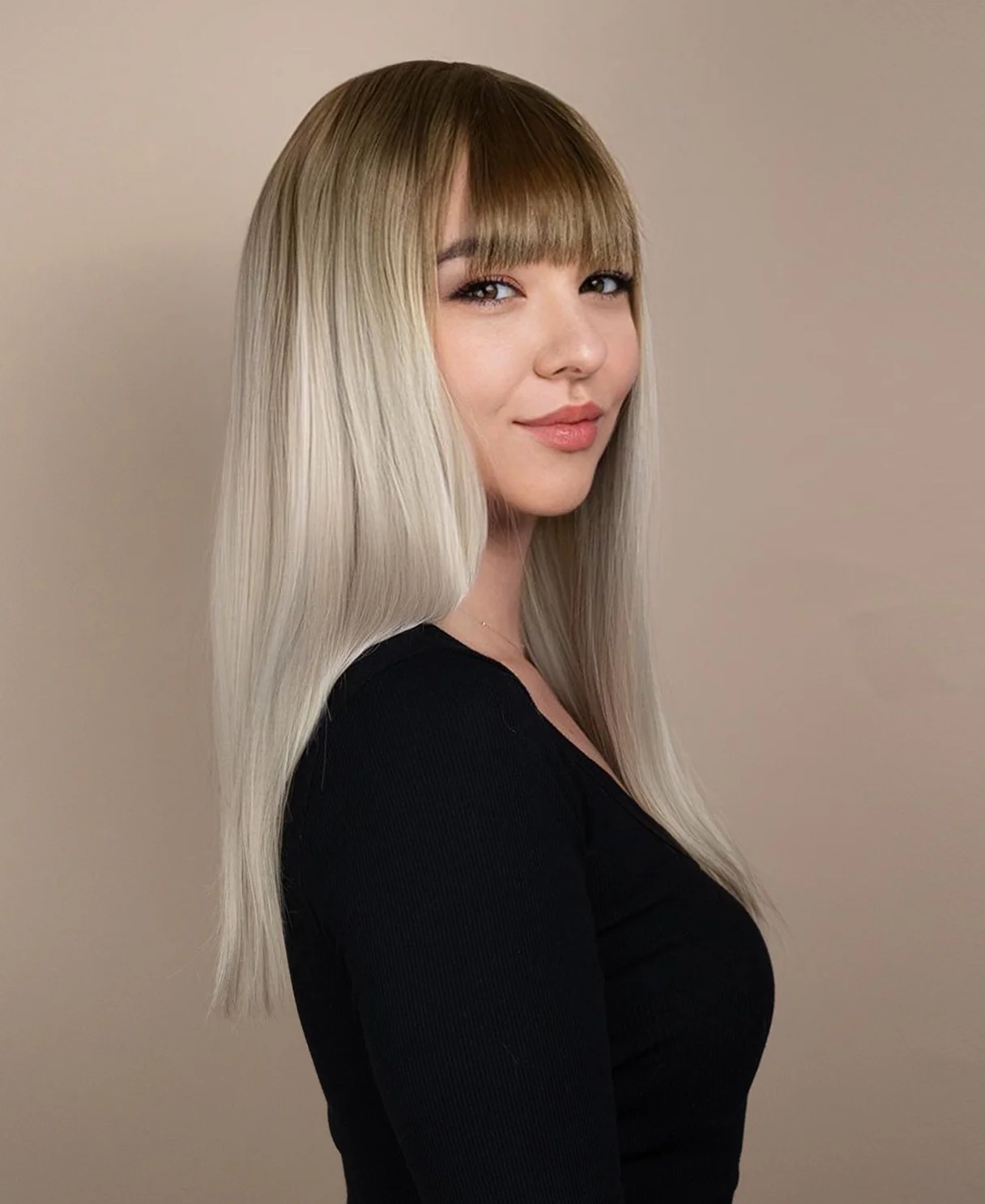 vegan fiber fringe wig - 18" rooted platinum blonde. - Image 4